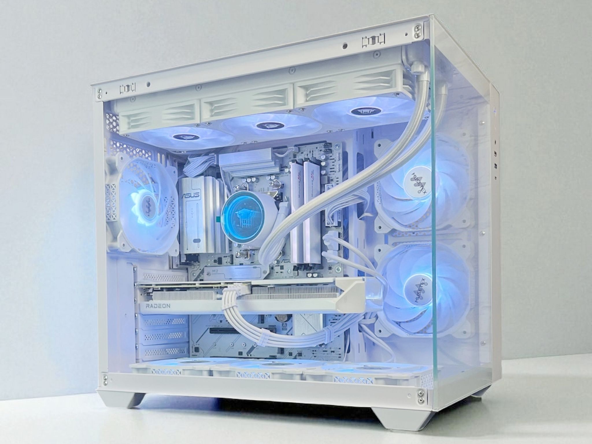 Liquid Cooled AMD RX 9060 XT 16GB Ryzen 8400F 16GB DDR5 1 TB M.2 Gaming PC