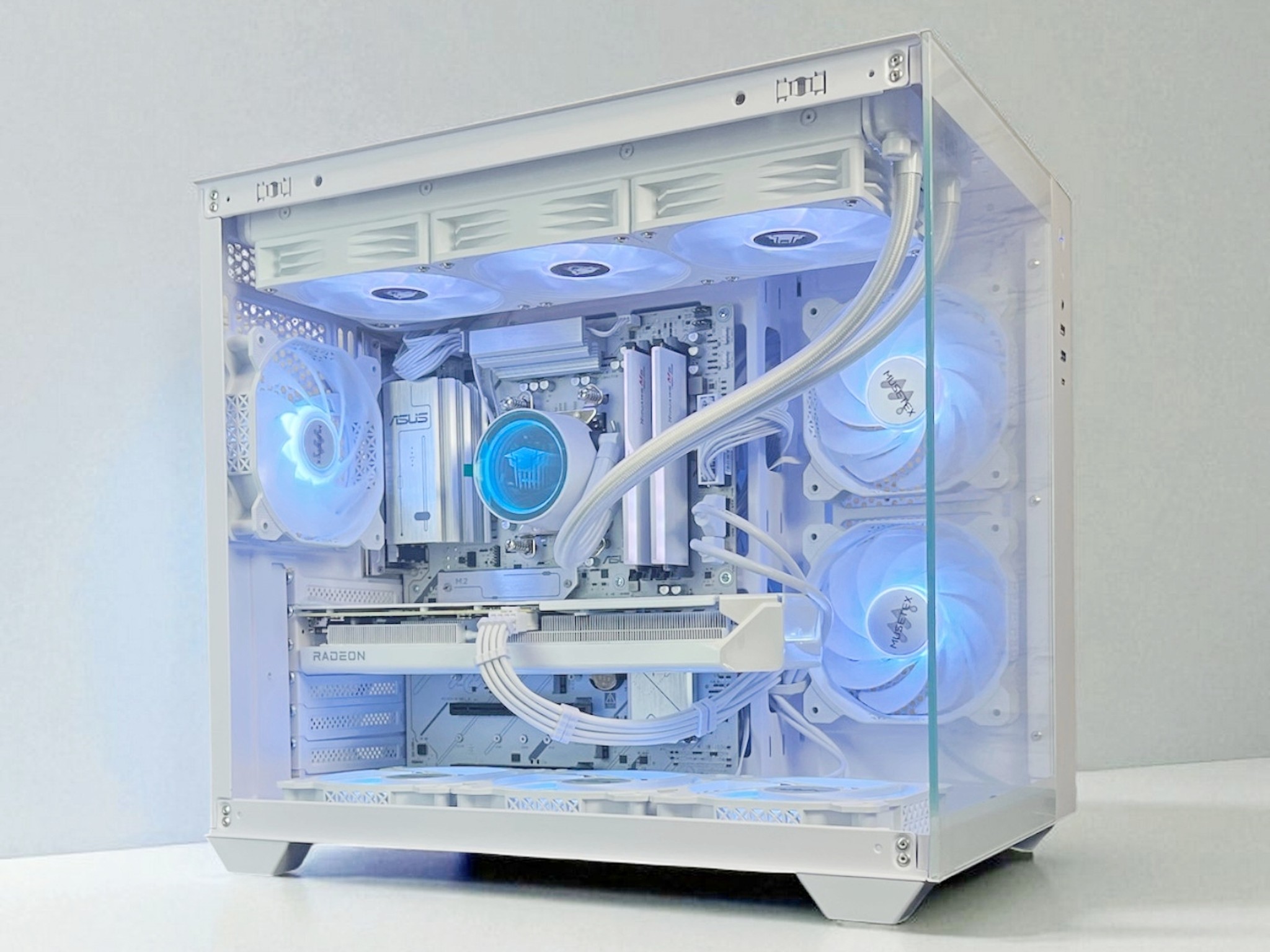 Liquid Cooled AMD RX 9060 XT 16GB Ryzen 8400F 16GB DDR5 1 TB M.2 Gaming PC