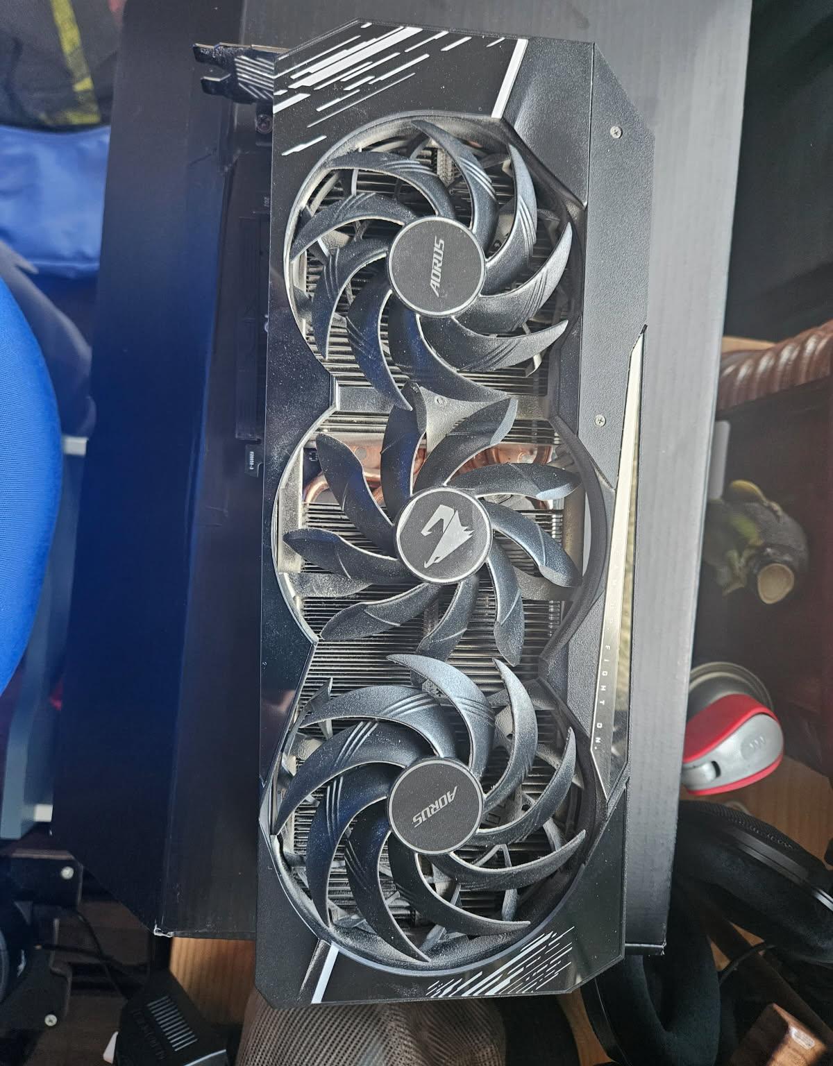 Gigabyte Auros Master Nvidia RTX 3080 12 GB repasted and padded
