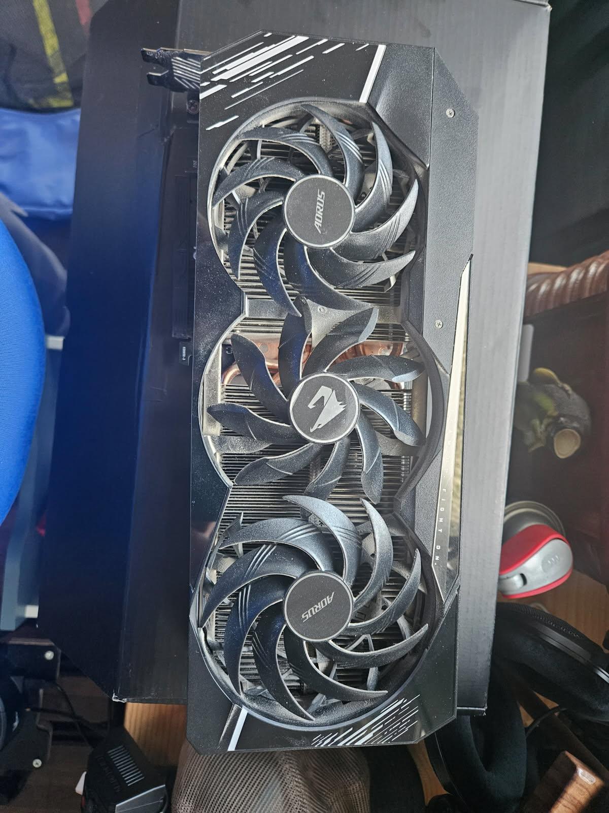 Gigabyte Auros Master Nvidia RTX 3080 12 GB repasted and padded