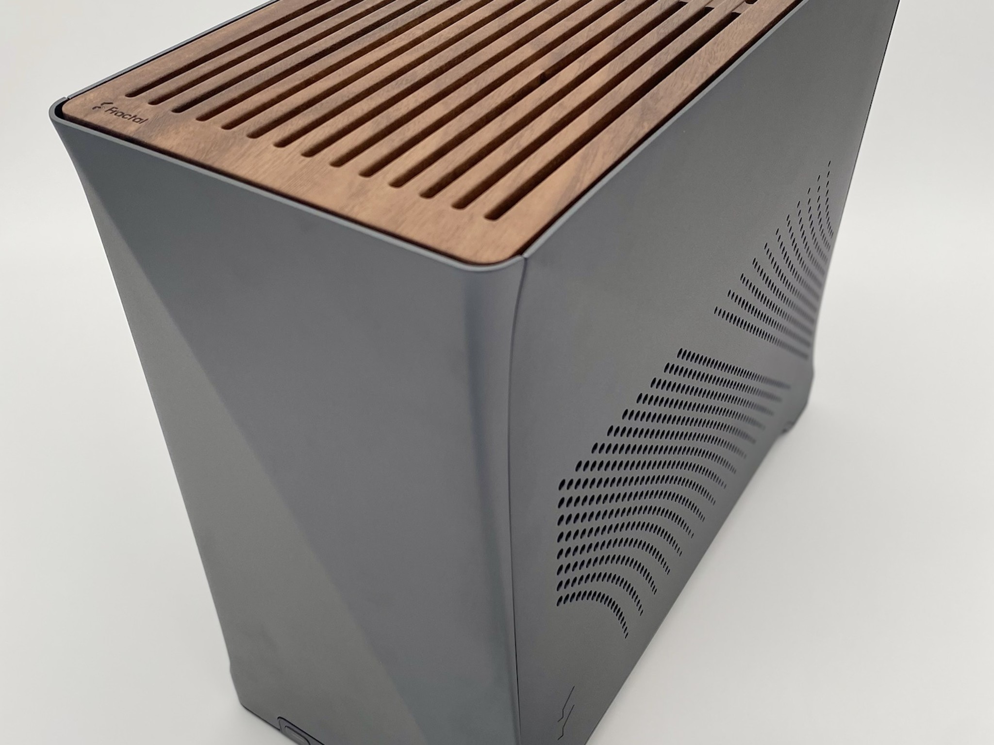 XBOX Ultra Pro Max 2.2 | 7800X3D | 5070 | DDR5 32GB | 2TB Storage