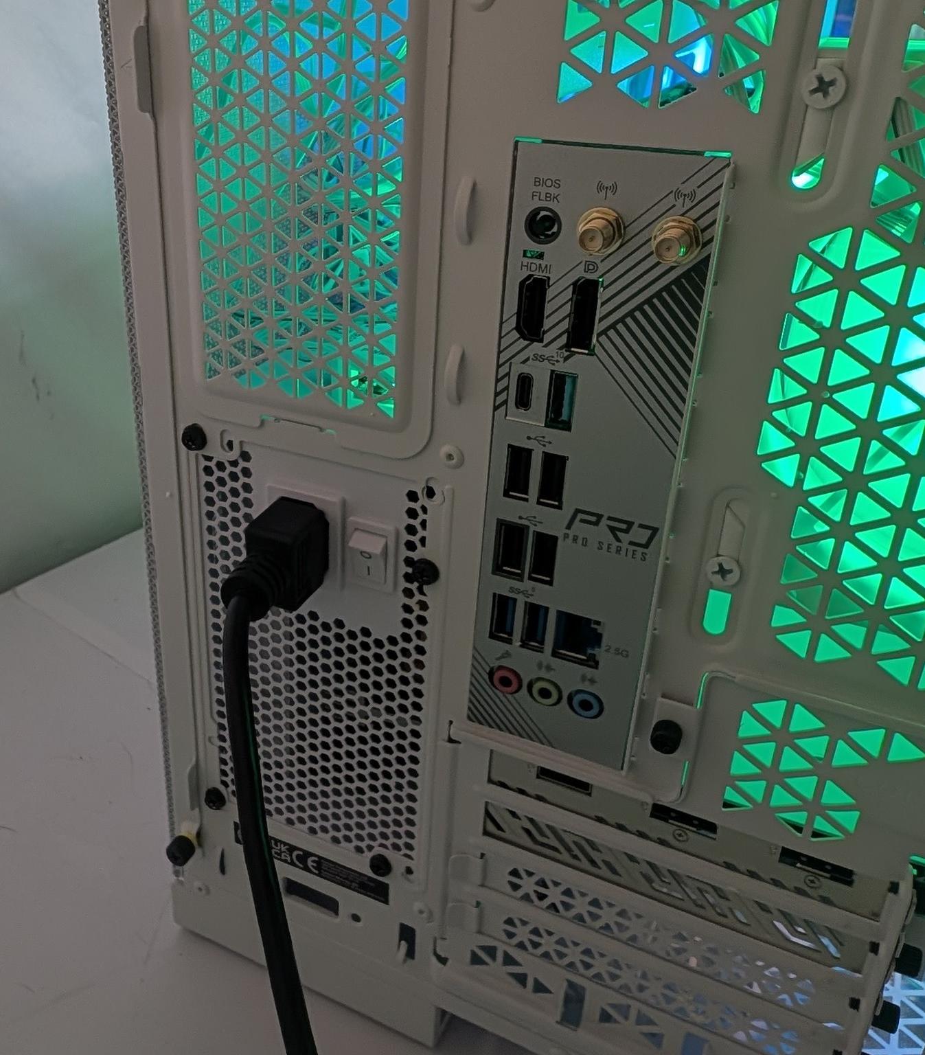 9060XT 16GB | RYZEN 5 7500F | 1TB NVME | 16GB DDR5 | 1000W