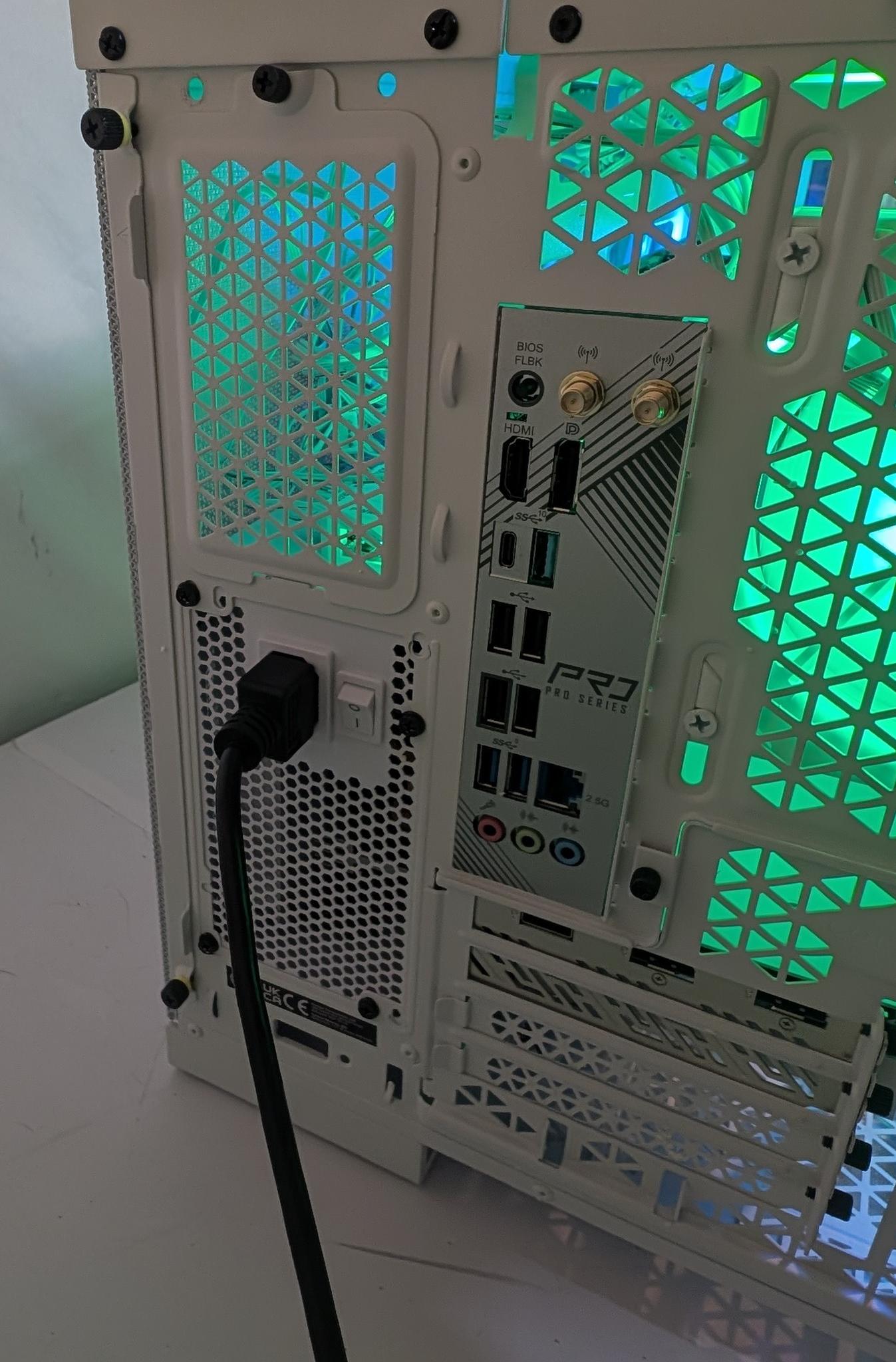 9060XT 16GB | RYZEN 5 7500F | 1TB NVME | 16GB DDR5 | 1000W