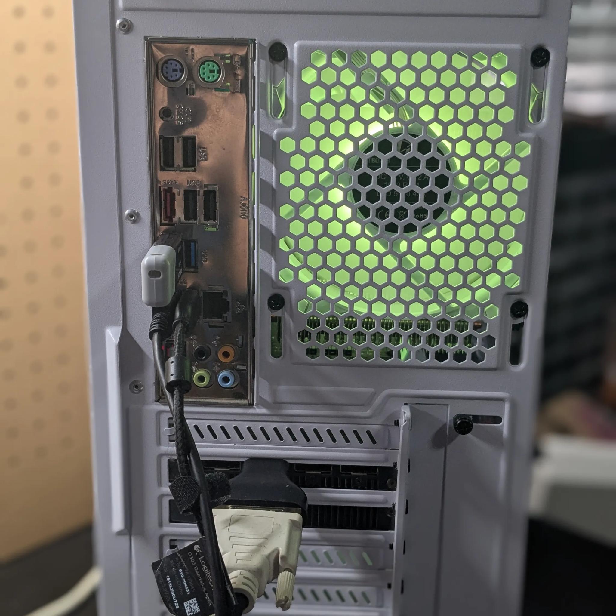 Workstation Gamer | 8 Core Xeon (same as i7), 64GB RAM, 8GB RX 5700, 1TB SSD, Win11, RGB, Wifi