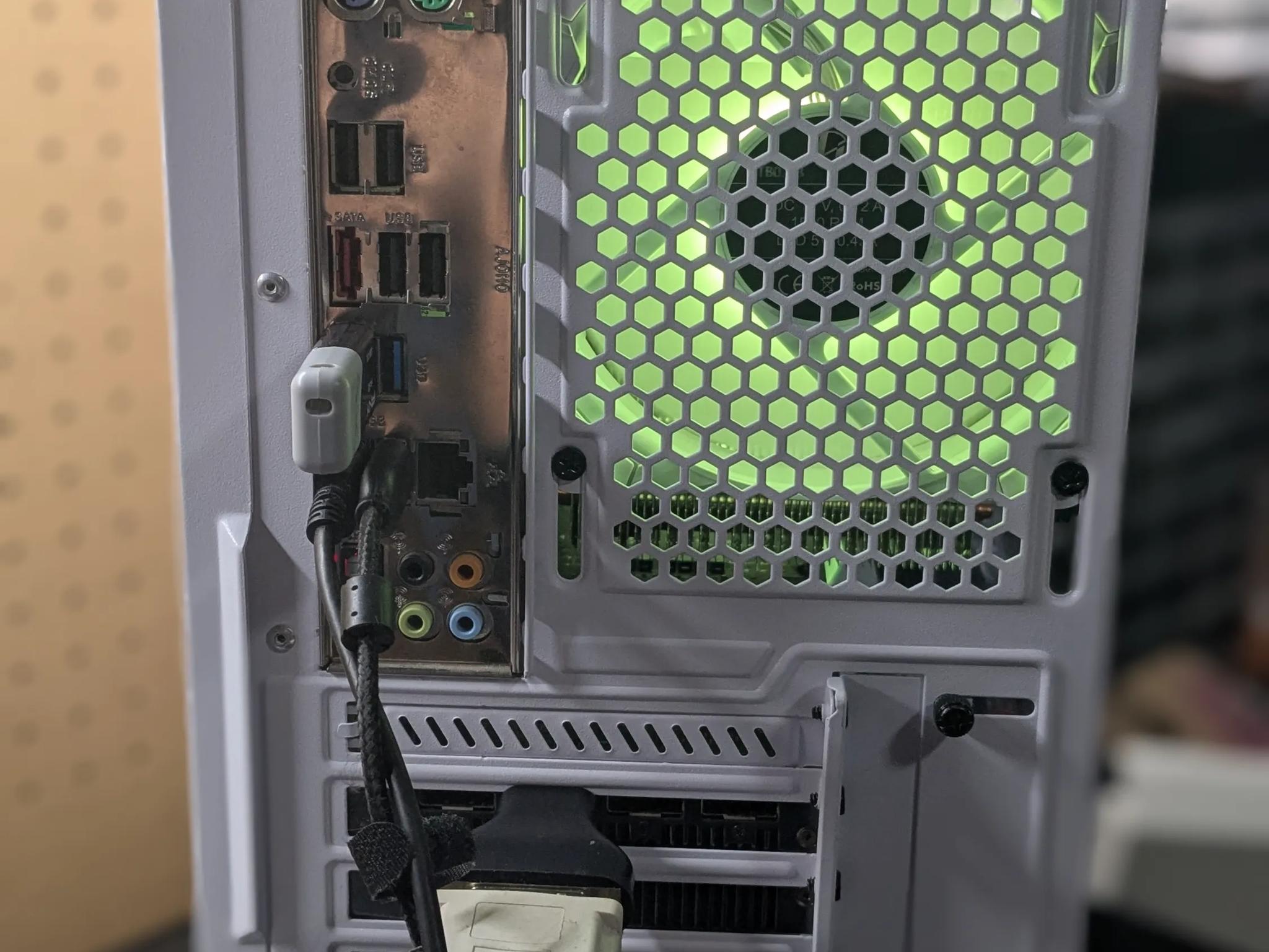 Workstation Gamer | 8 Core Xeon (same as i7), 64GB RAM, 8GB RX 5700, 1TB SSD, Win11, RGB, Wifi
