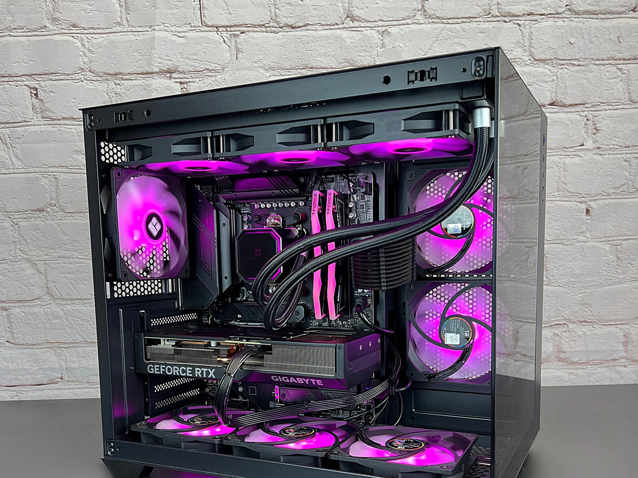 RTX 4070 TI Ryzen 7 7700X 32GB DDR5 2TB M.2 WIFI 6E Gaming PC