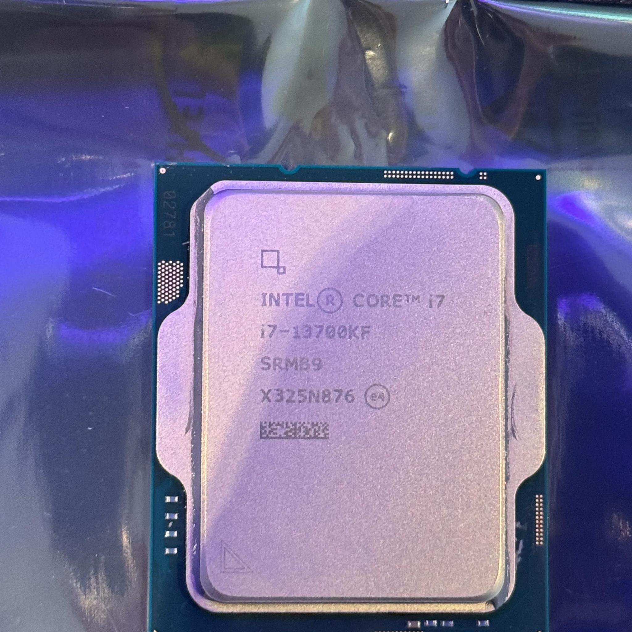 Intel Core i7-13700KF Gaming Desktop Processor 16 cores (8 P-cores + 8 E-cores) - Unlocked