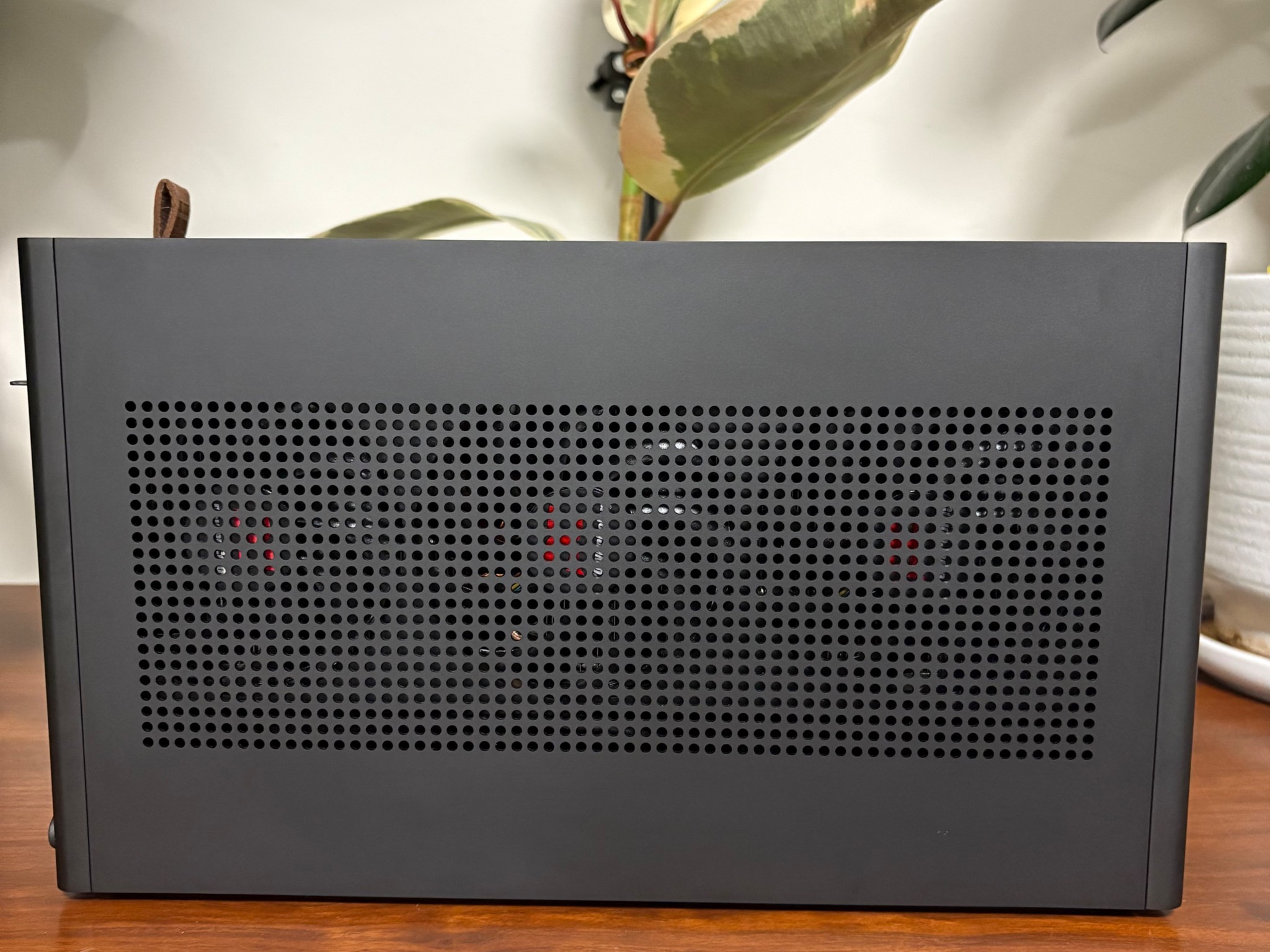 RX 9070 XT | Ryzen 7 5700X3D | 32GB DDR4 | 2 TB SSD | 750W PSU | 1x 120mm Fan | Ghost S1 ITX