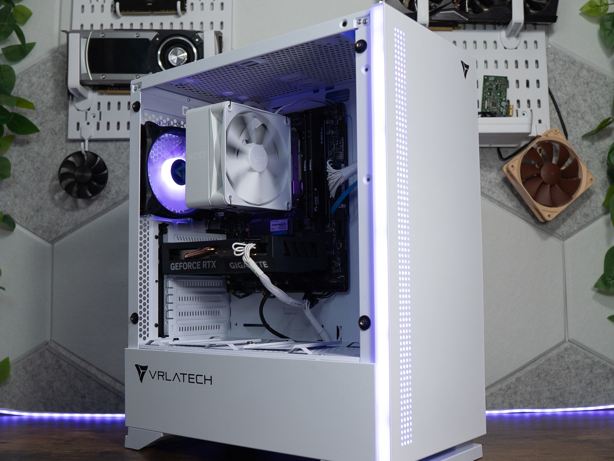 🌨🌨 | GIGABYTE RTX 4060 | RYZEN 5 8400F | 32GB DDR5 RAM | 1.5TB | Arctic Snow