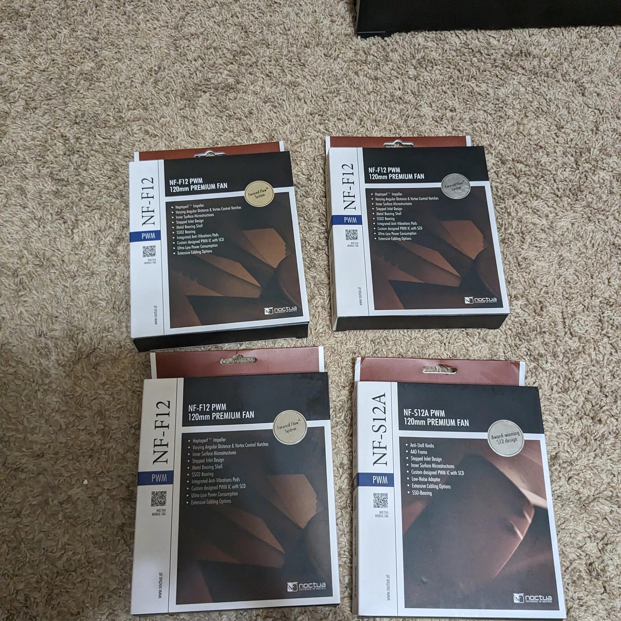 4 Noctua Fans (1 NF-S12A, 3 NF-F12)