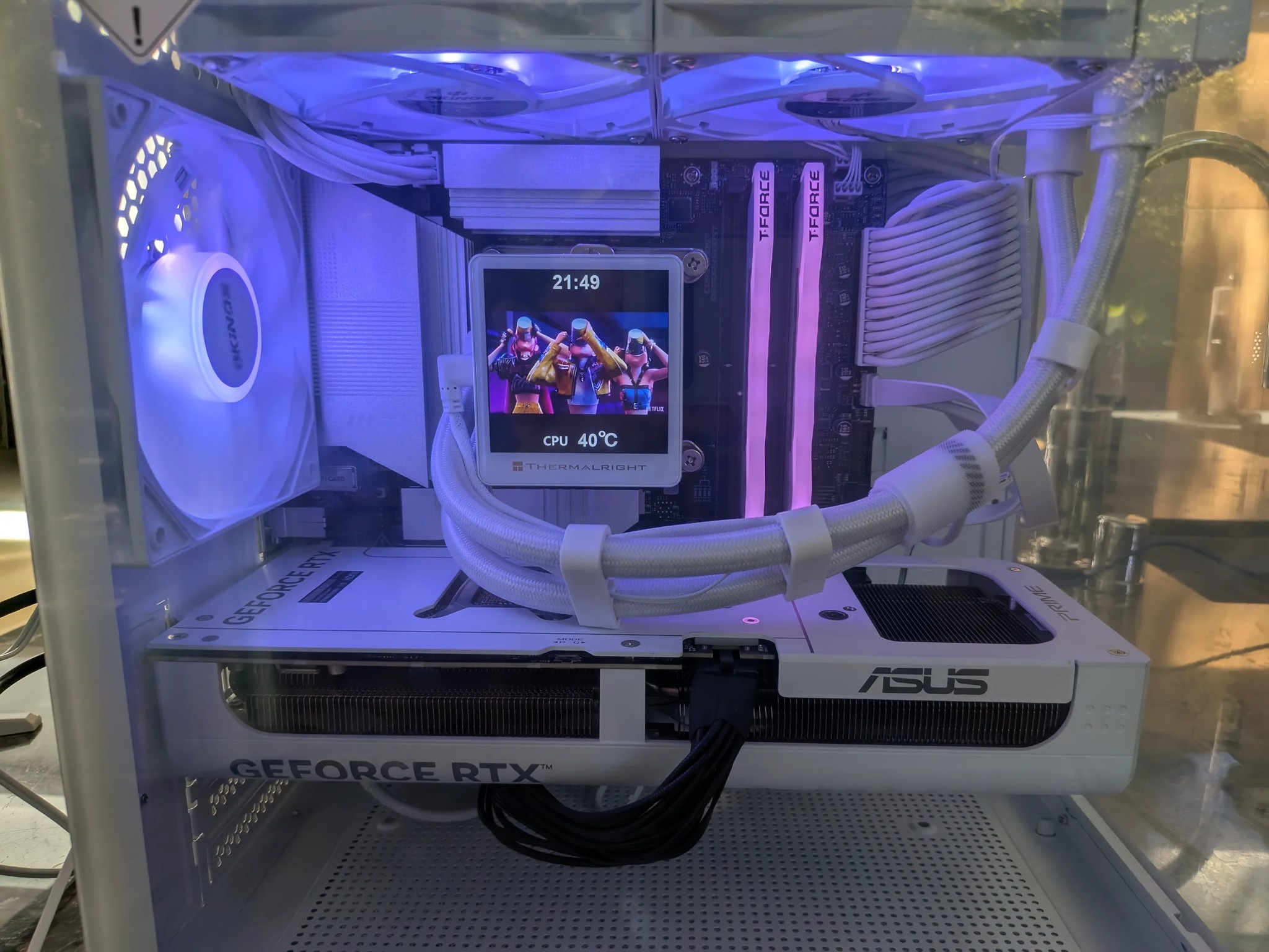 Huntr/x Ice - RTX 5070, Intel Core Ultra 7 265K, 32 GB DDR5, 2 TB Gen 4 NVME, Liquid Cooled, RGB