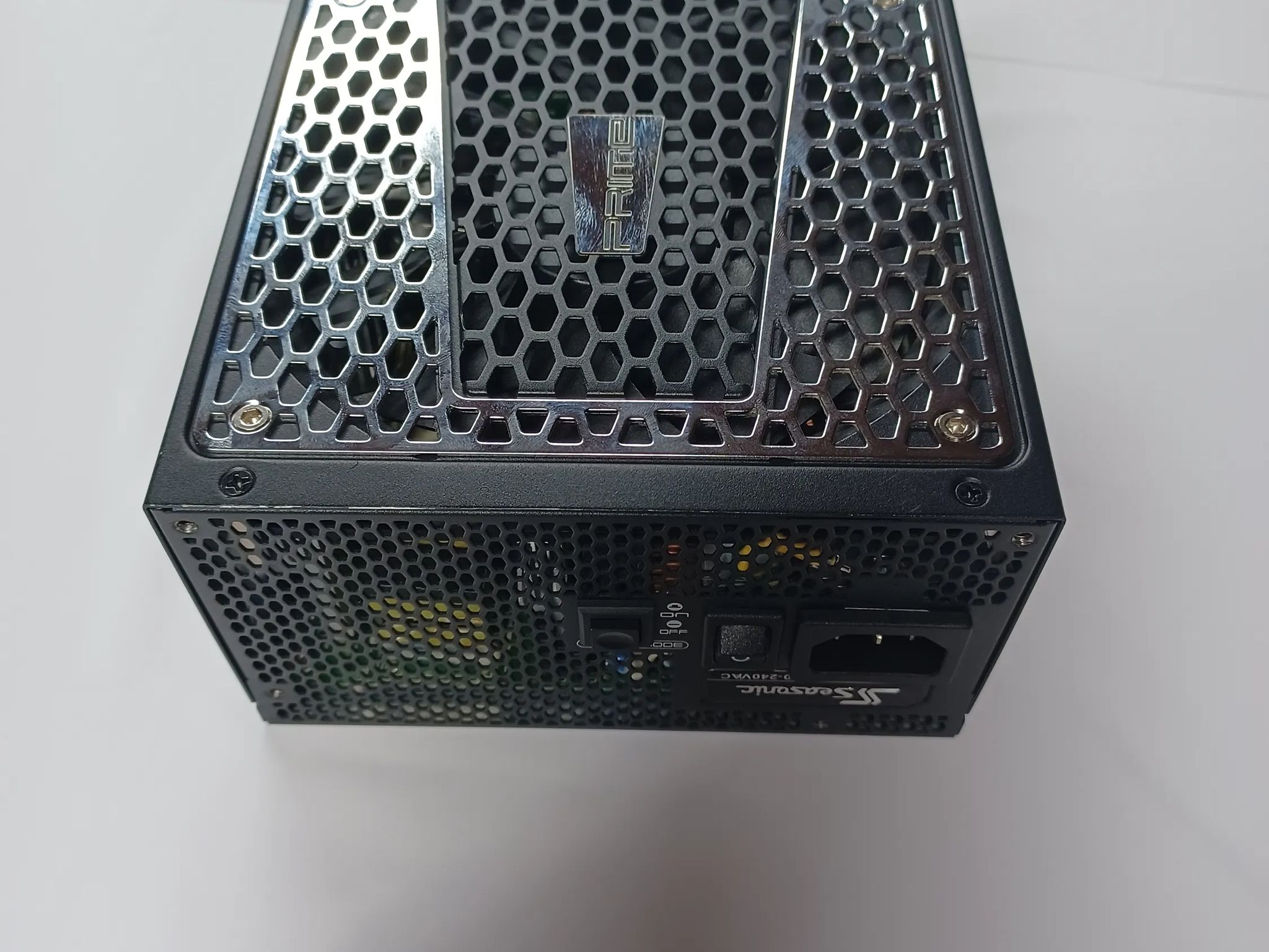 Seasonic 750 W 80+ Titainium power supply