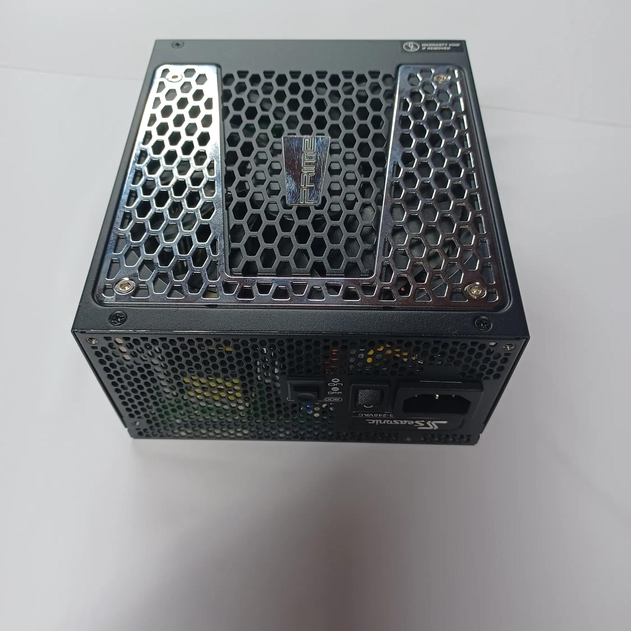 Seasonic 750 W 80+ Titainium power supply