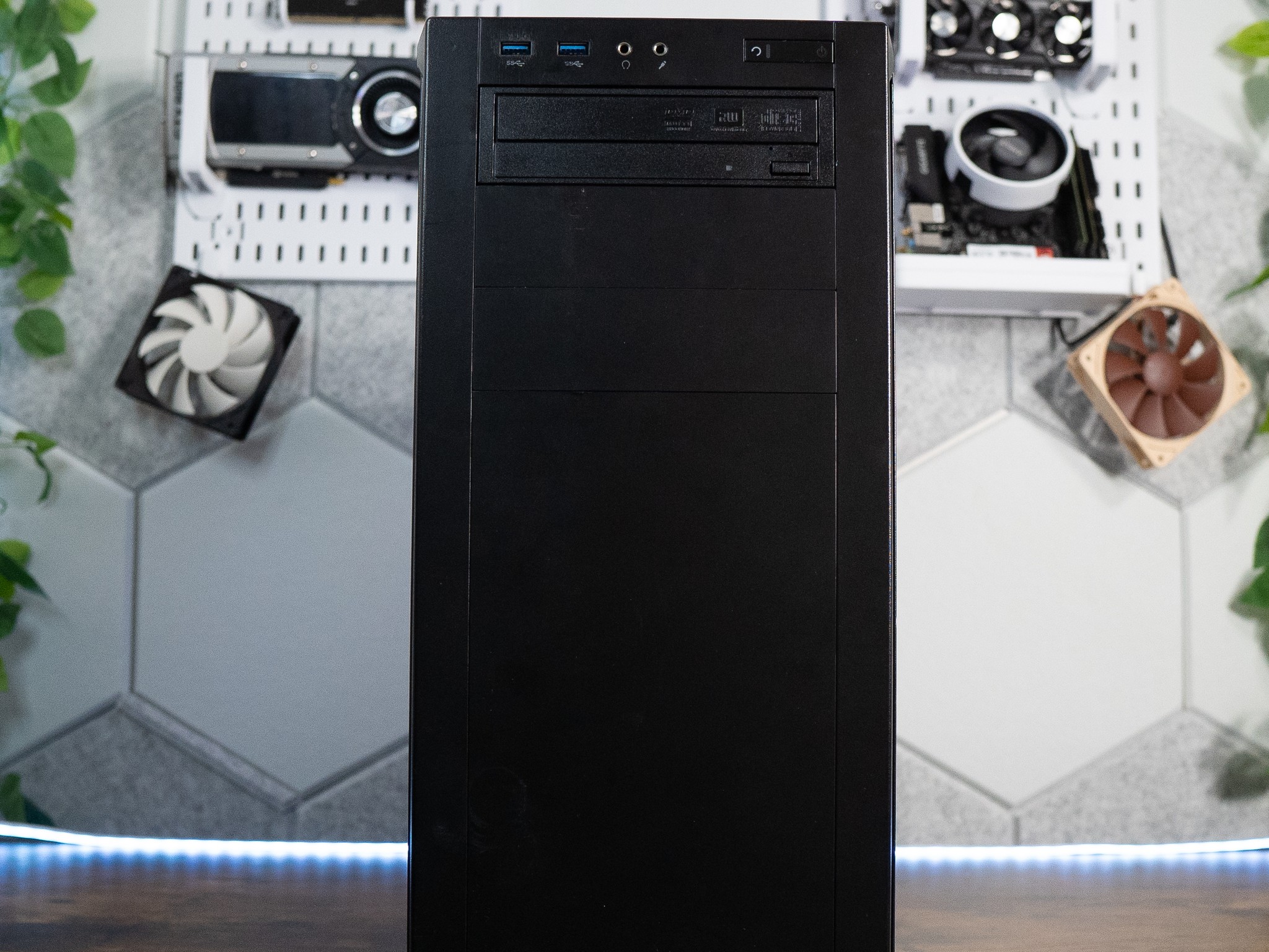 🎮👾 | EVGA GTX 1060 6GB | RYZEN 5 1600X | 16GB DDR4 RAM | 256GB M.2 SSD + 1.5TB HDD | Elite Borealis