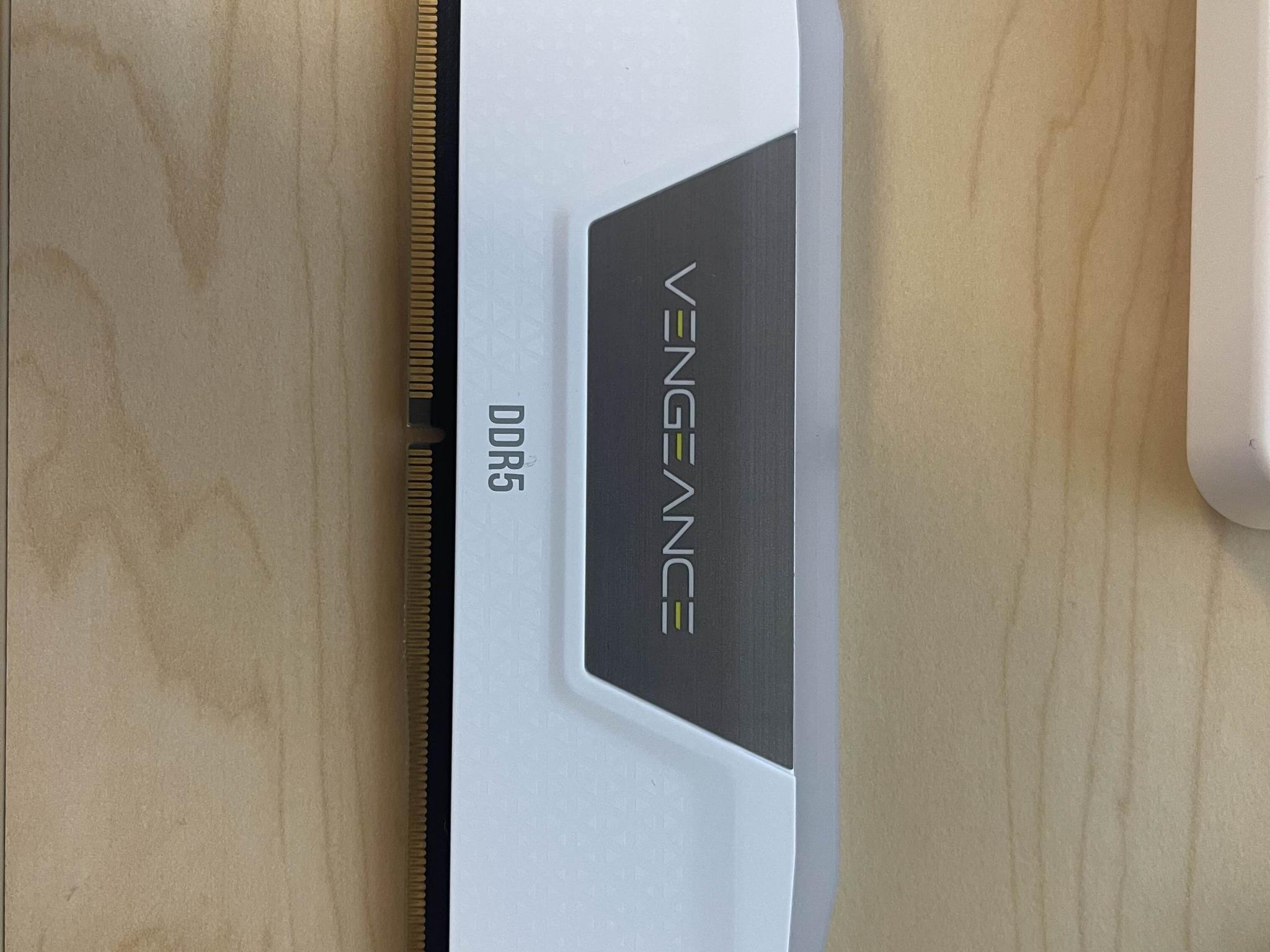 CORSAIR Vengeance RGB (1 x 16GB) 288-Pin PC RAM DDR5 6000 MT/s 36-44-44-96