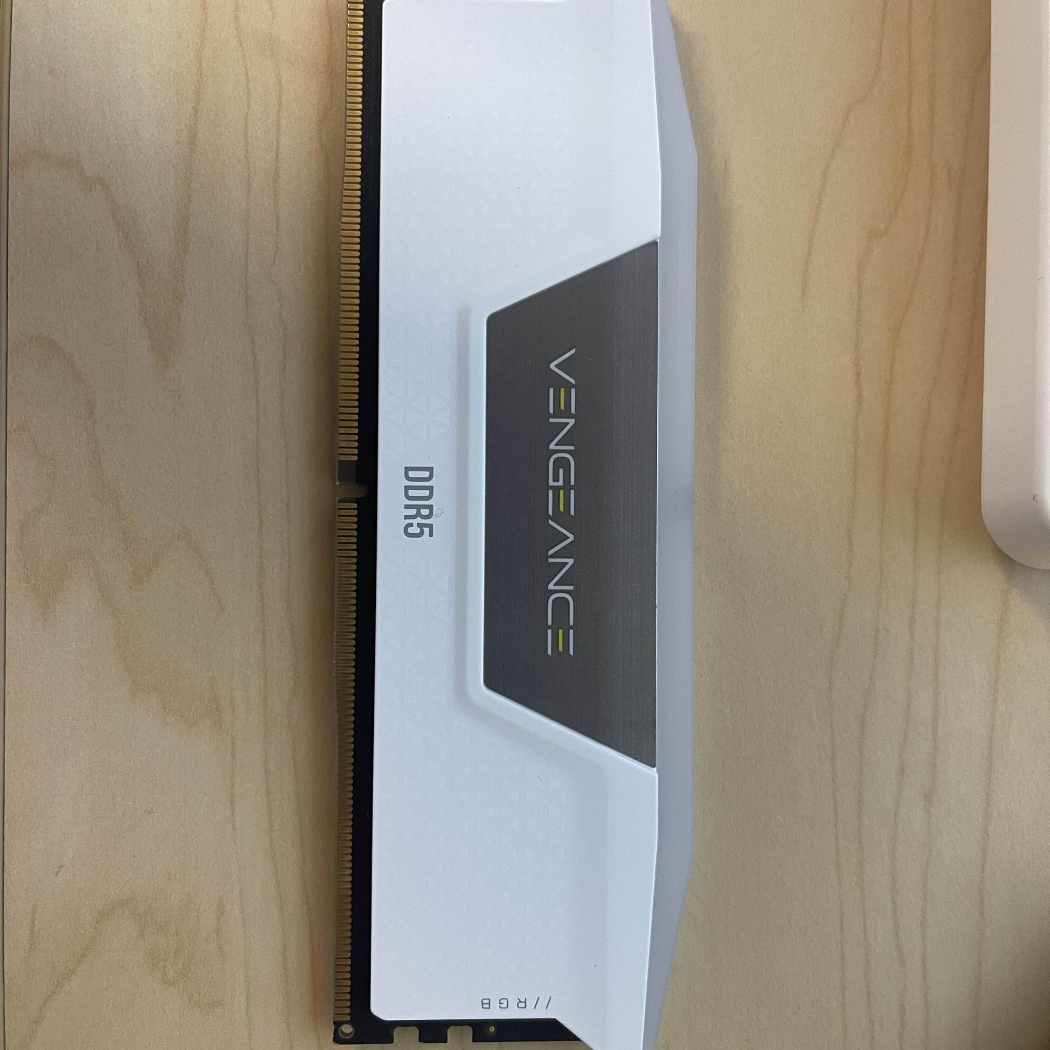 CORSAIR Vengeance RGB (1 x 16GB) 288-Pin PC RAM DDR5 6000 MT/s 36-44-44-96