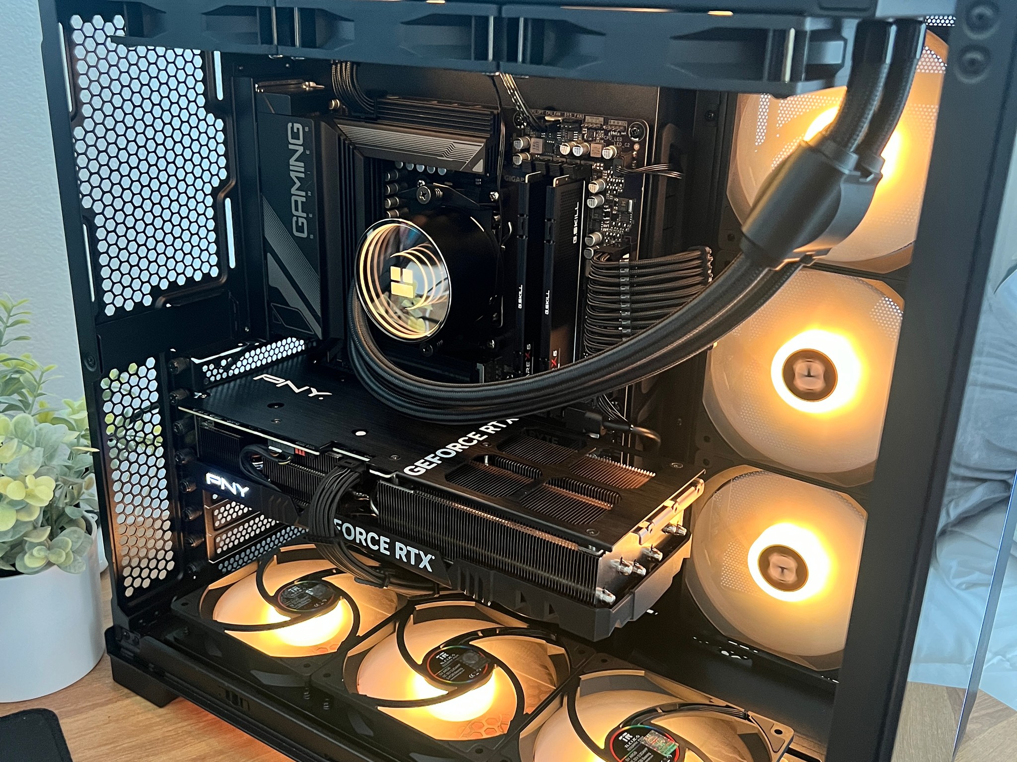 RTX 4070 TI | Ryzen 7 7700x | 32gb DDR5 | 1tb M.2 Gen4 | Gaming PC