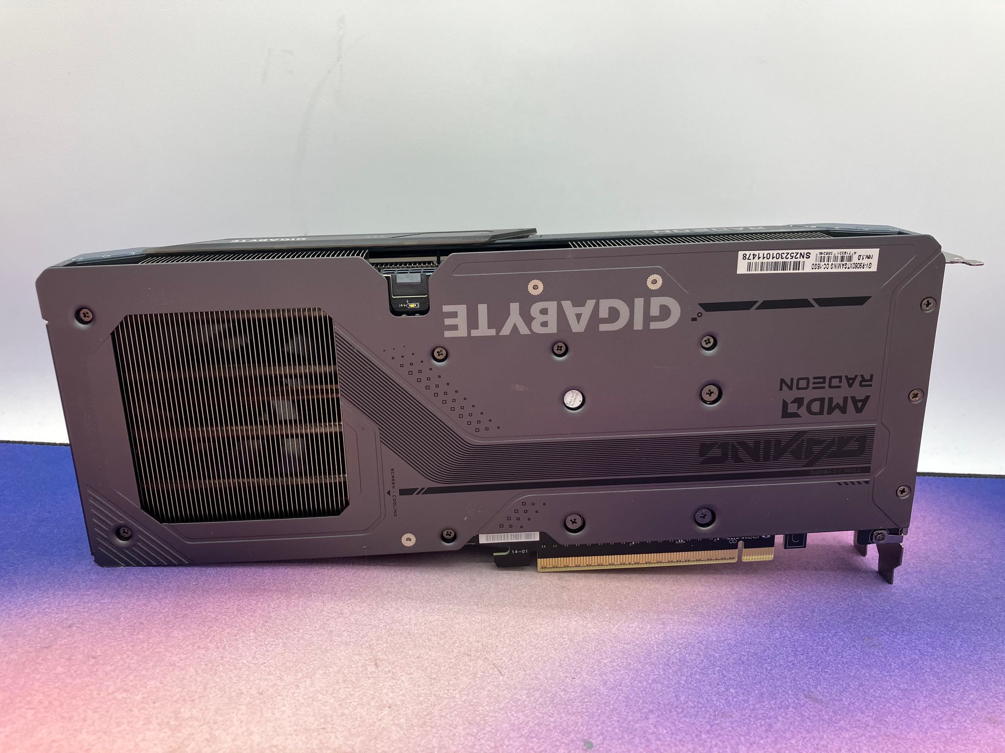 GIGABYTE Radeon RX 9060 XT GAMING OC 16G