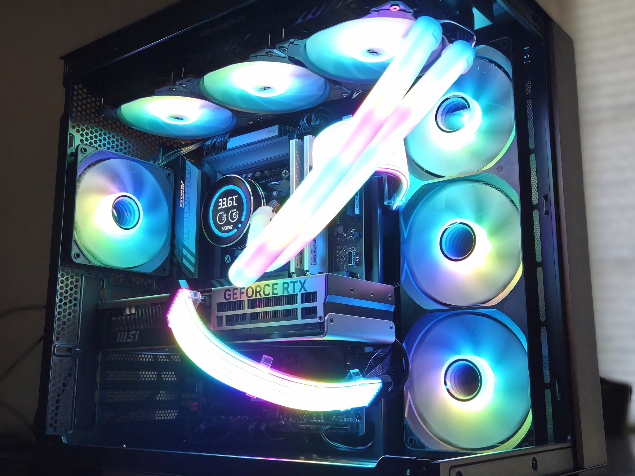 The Sentinel! 🛡️– Core Ultra 7 265KF • RTX 5070 Ti • 32GB DDR5 • 2TB NVMe • Temp Display