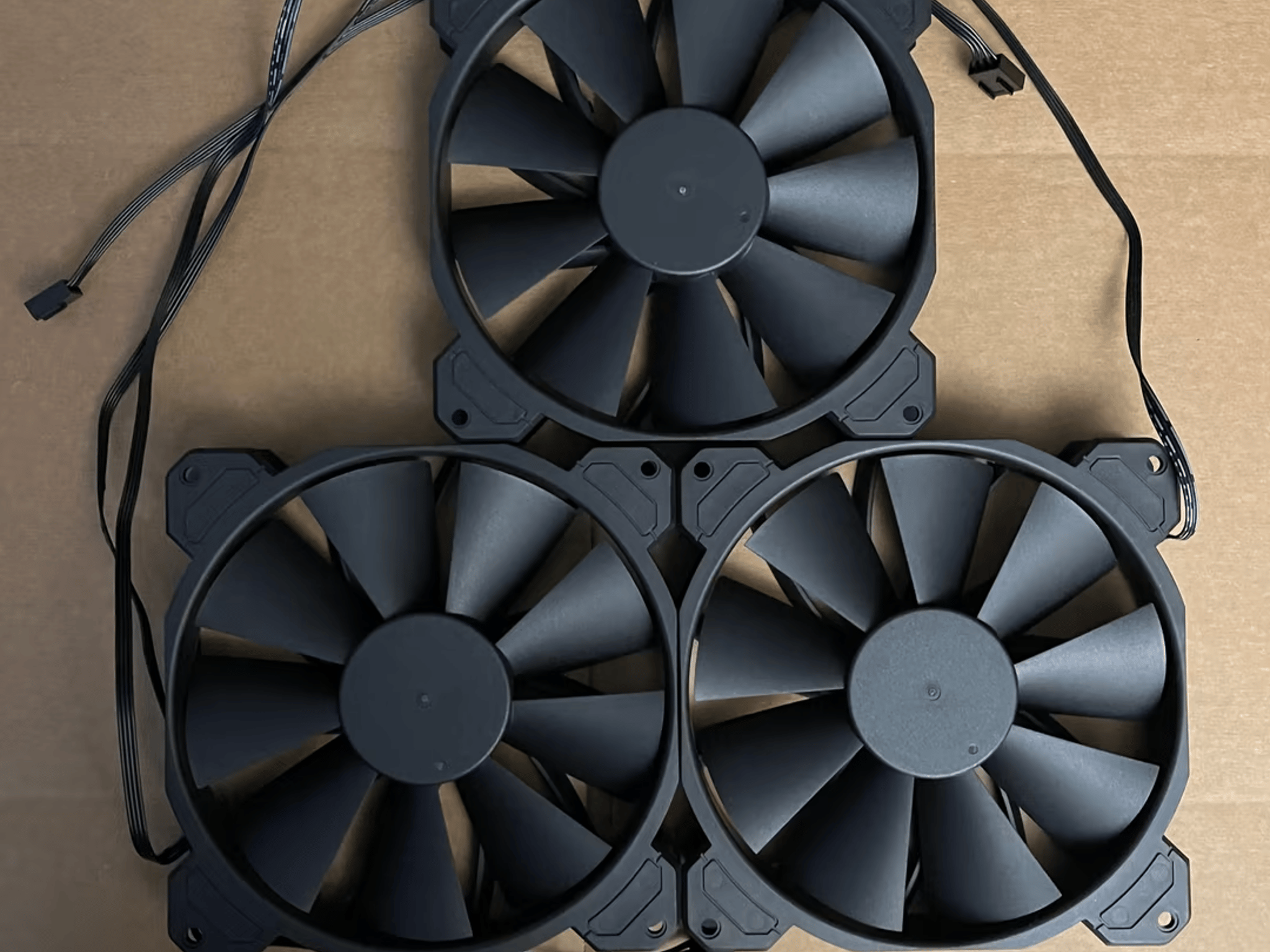 Corsair 140mm ,12v DC 0.3A. 4pins M/N: RWF0058