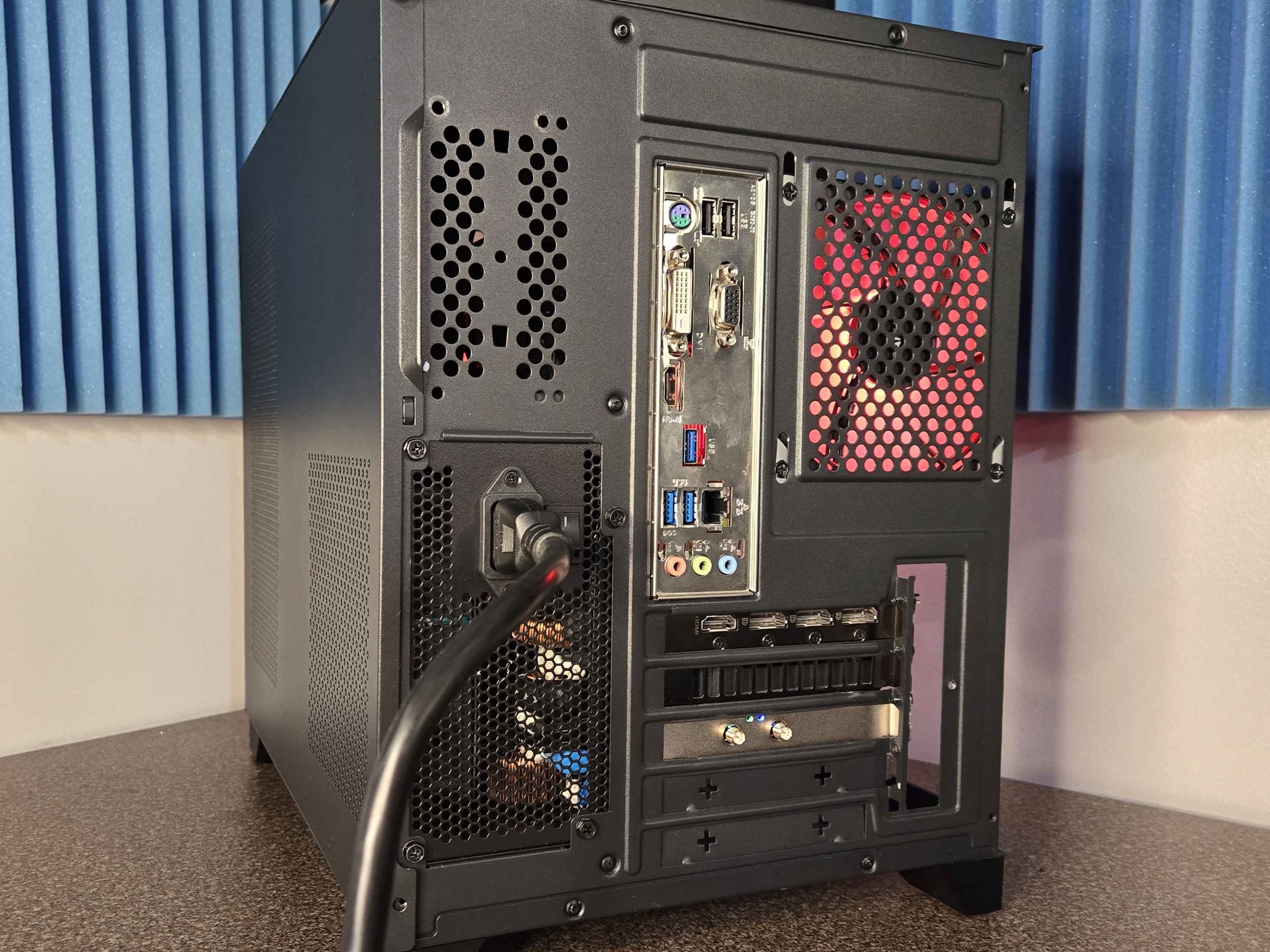 Mondrian: 10400F 3060TI 32GB cubist gaming build