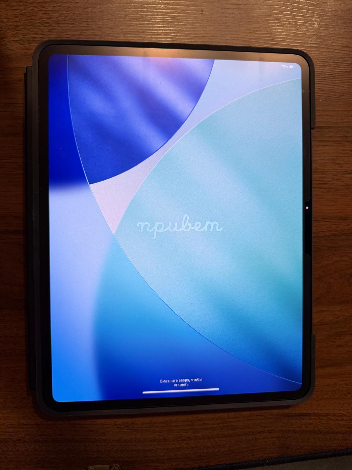 iPad pro 13 inch M4 with Pencil Pro and Logitech - Combo Touch for iPad Pro