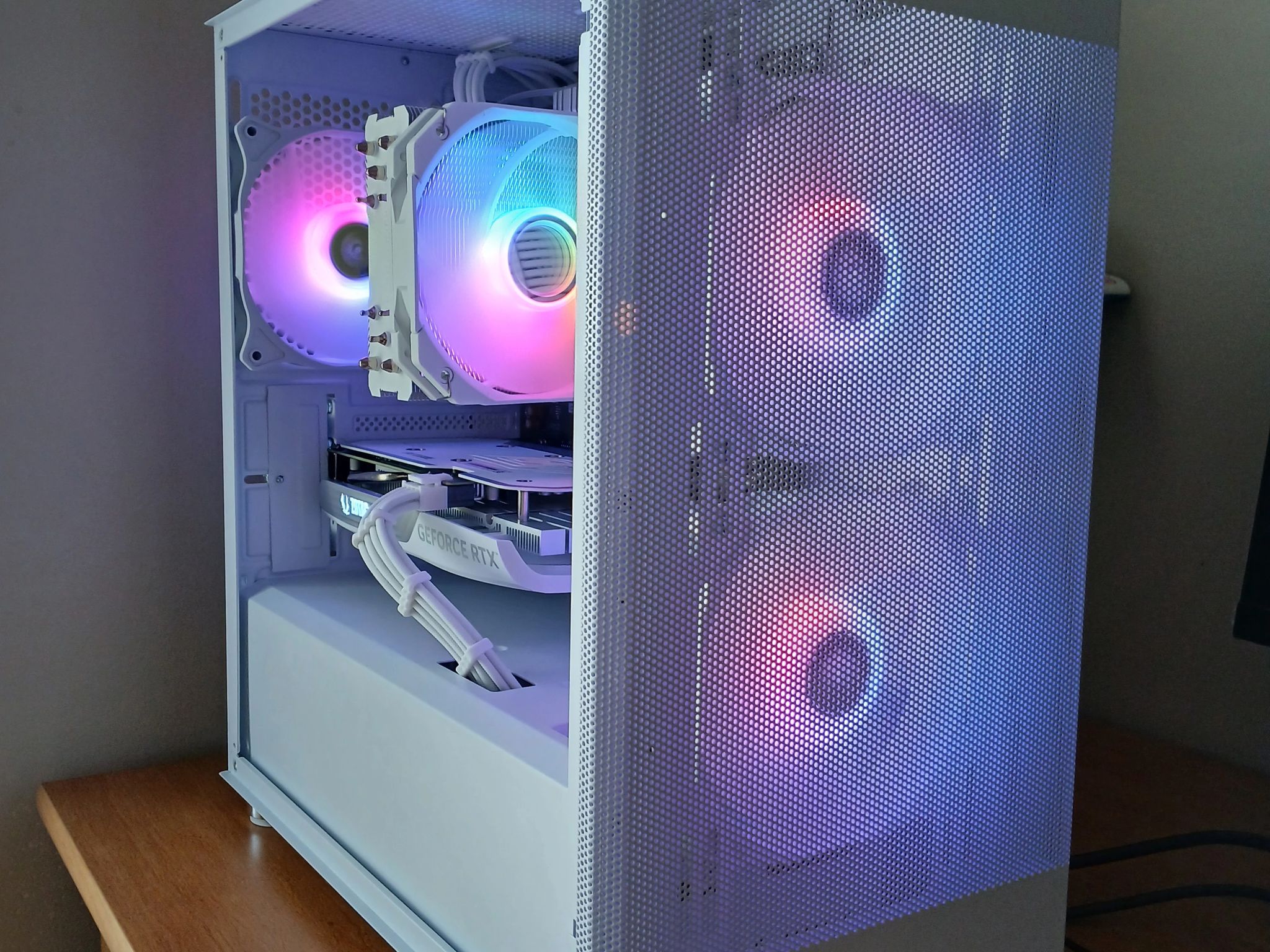 All White | RTX 4060 | Ryzen 7 5700 | 32GB RAM