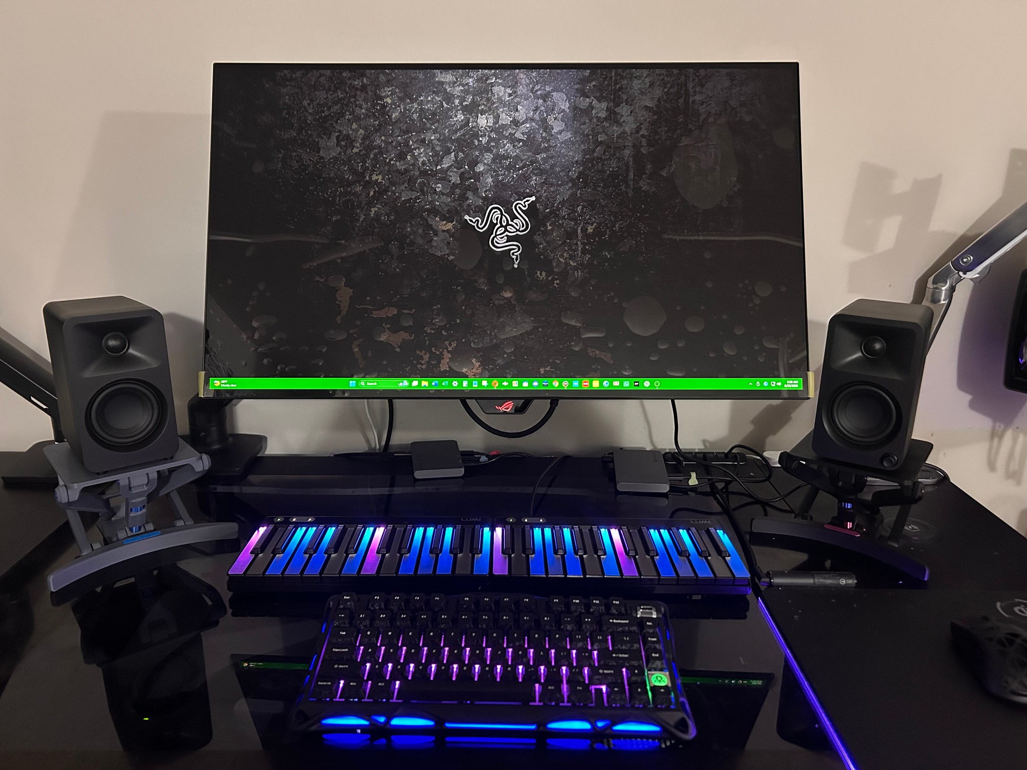 ASUS ROG Strix OLED 32" 4K (3840 x 2160) 240Hz OLED Gaming Monitor (XG32UCWMG) (0 Hours Powered on!)