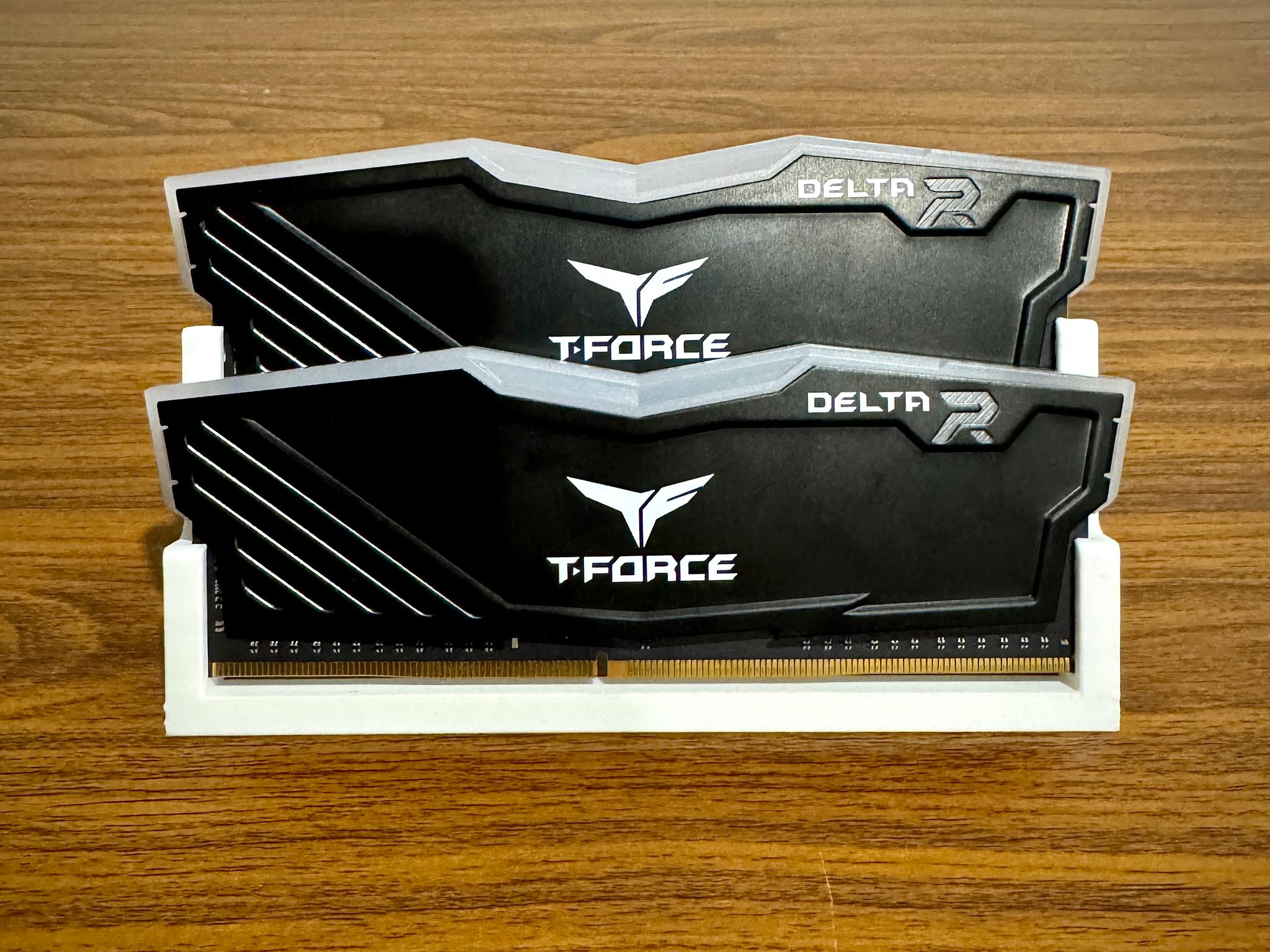 TEAMGROUP T-Force Delta RGB 16 GB (2 x 16 GB) DDR4-3200 CL16 Memory
