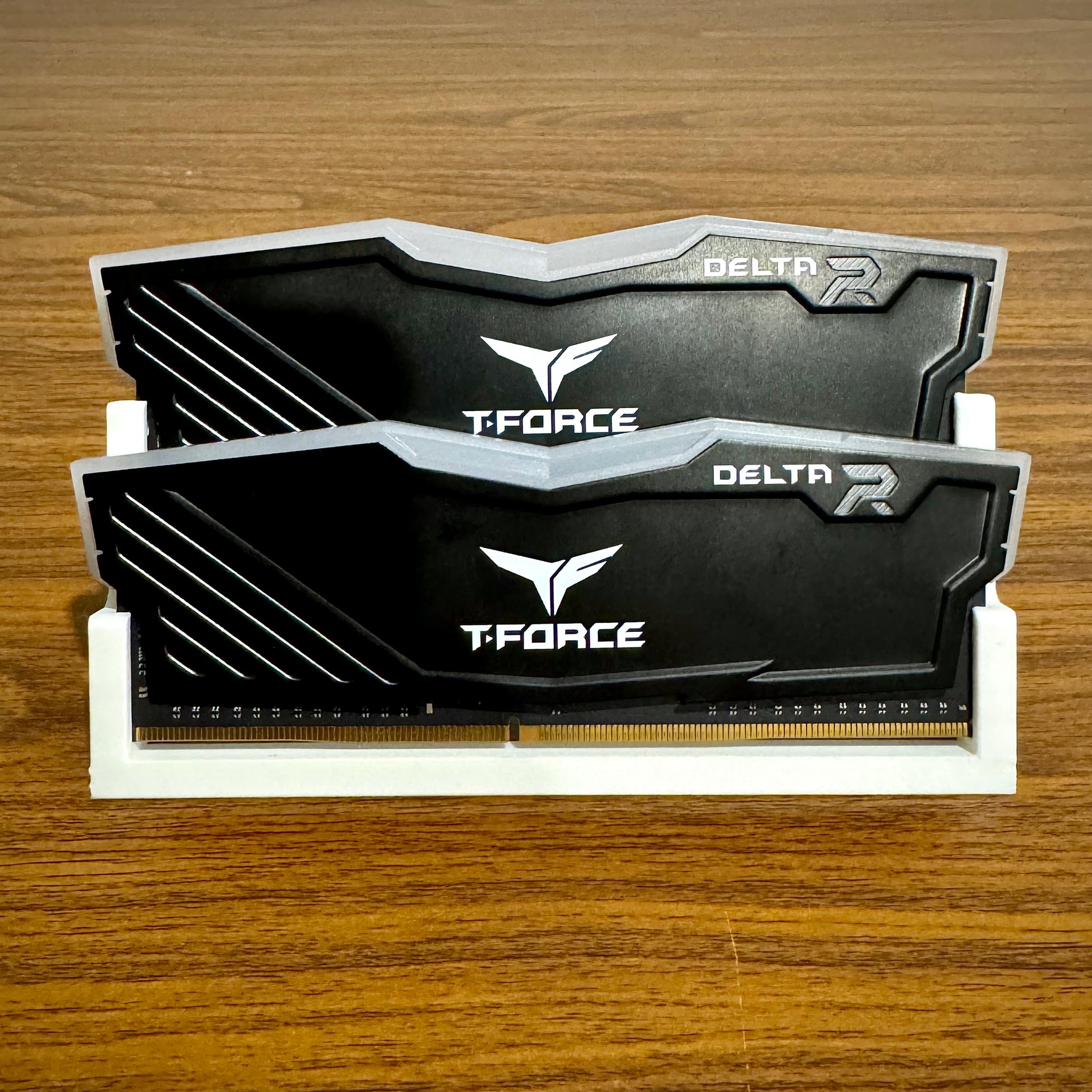 TEAMGROUP T-Force Delta RGB 16 GB (2 x 16 GB) DDR4-3200 CL16 Memory