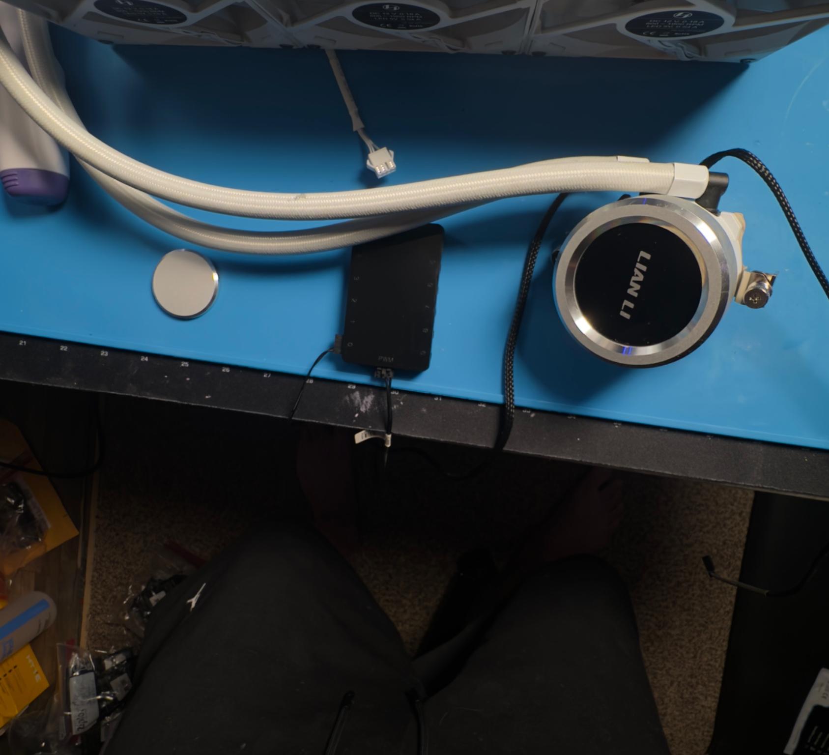 USED-VERY GOOD Lian Li Galahad 360 AIO RGB - White w/Box and all components including fans.