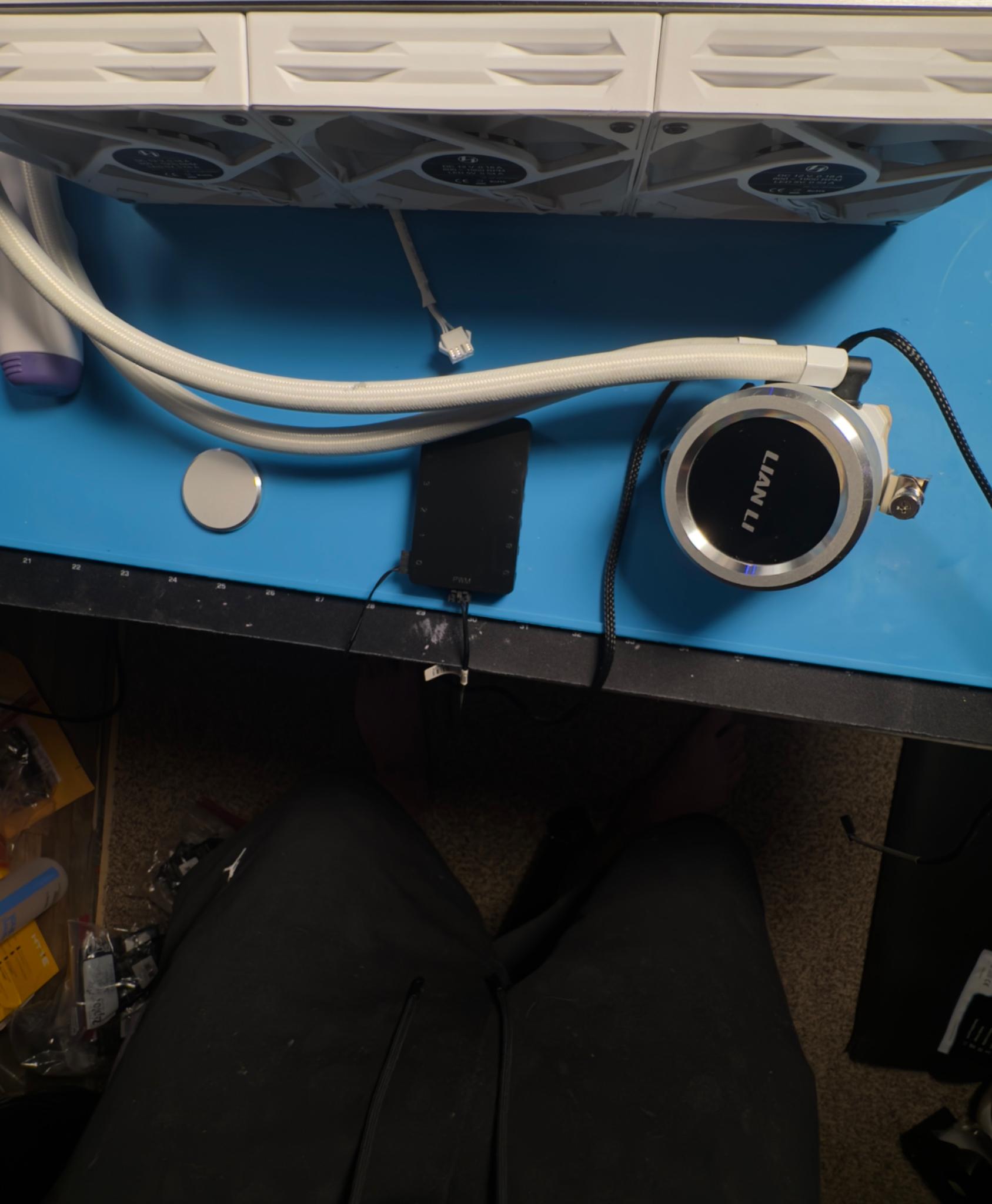 USED-VERY GOOD Lian Li Galahad 360 AIO RGB - White w/Box and all components including fans.