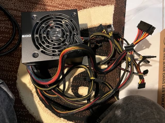 EVGA 600 WATT POWER SUPPLY 80 PLUS RATED NON MODULAR ATX