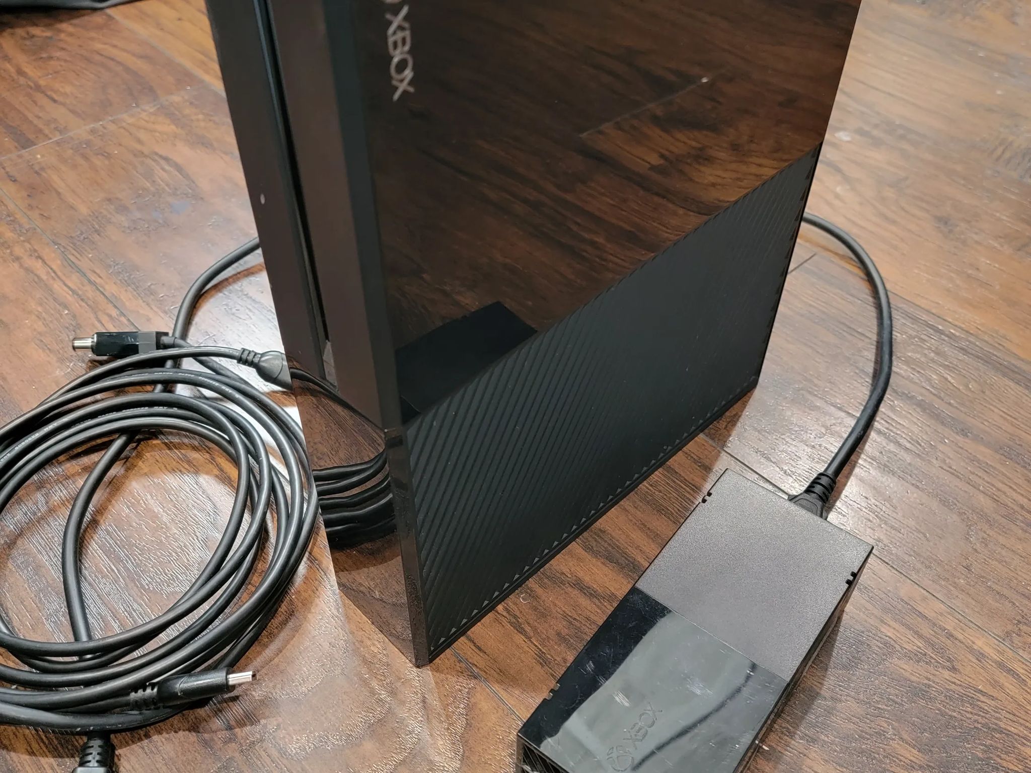 Xbox one with elite series 1 controller and 8 games