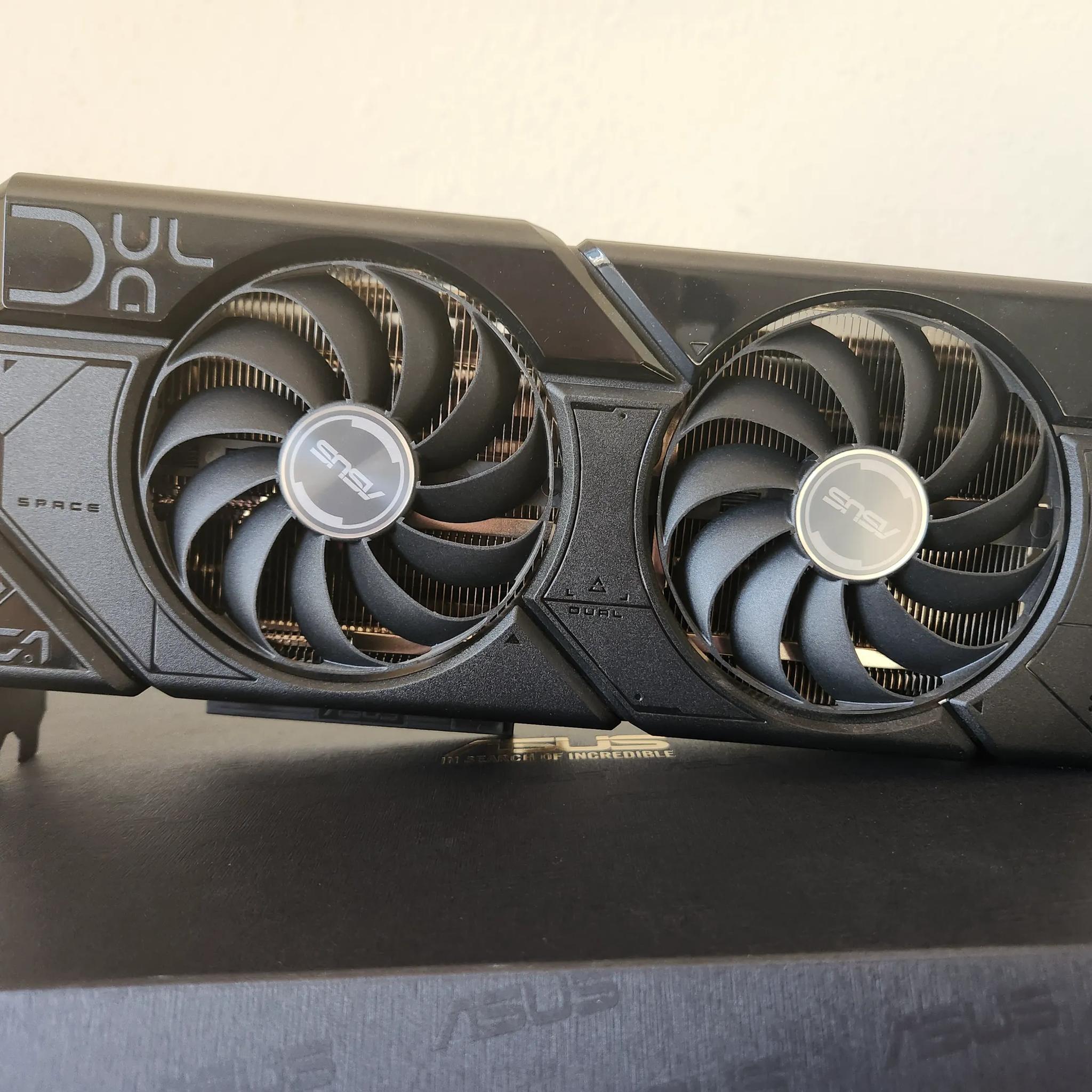 ASUS Dual OC Radeon RX 7800 XT 16GB