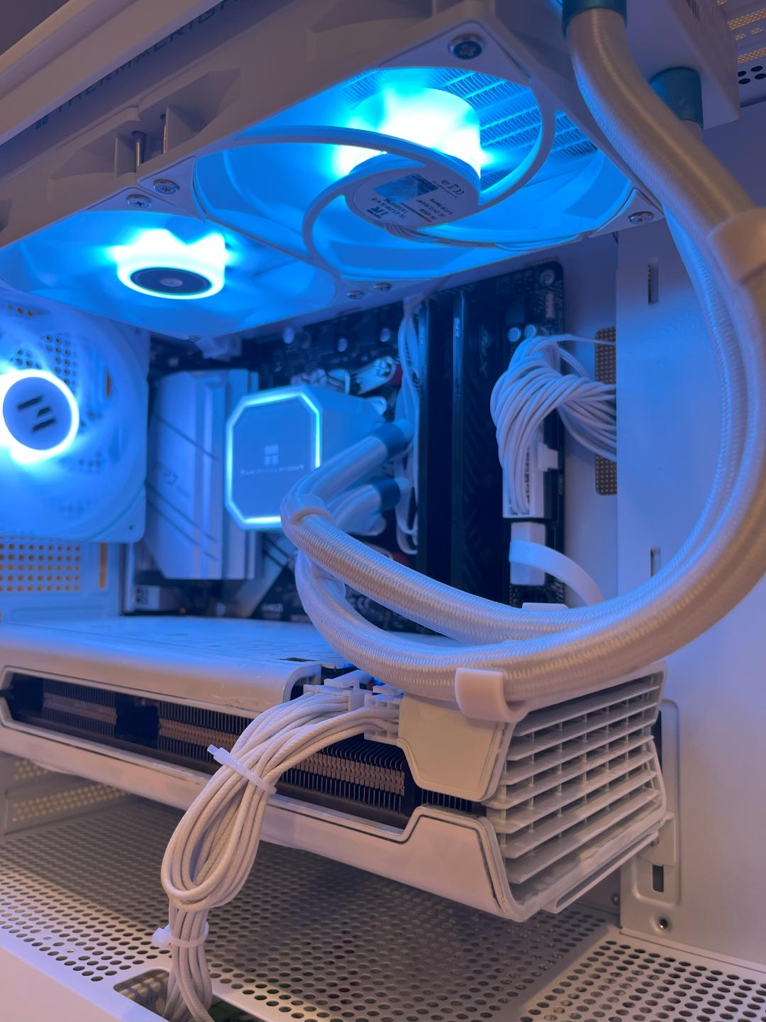 ❄️WINTER SALE❄️ Gaming PC | Ryzen 7 5700x | RX 5700 XT | 32 GBs RAM |