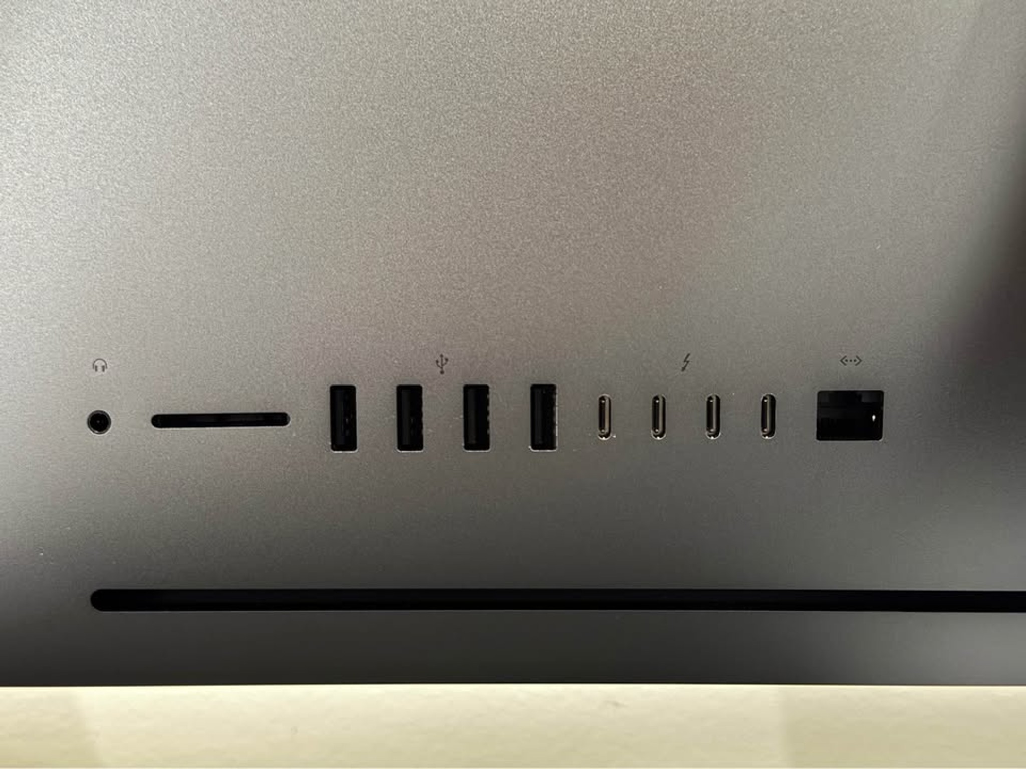 Apple iMac Pro 27" Intel Xeon W 10-Core - 32GB Memory - 1TB SSD - Radeon Pro Vega 56 w/ AppleCare+