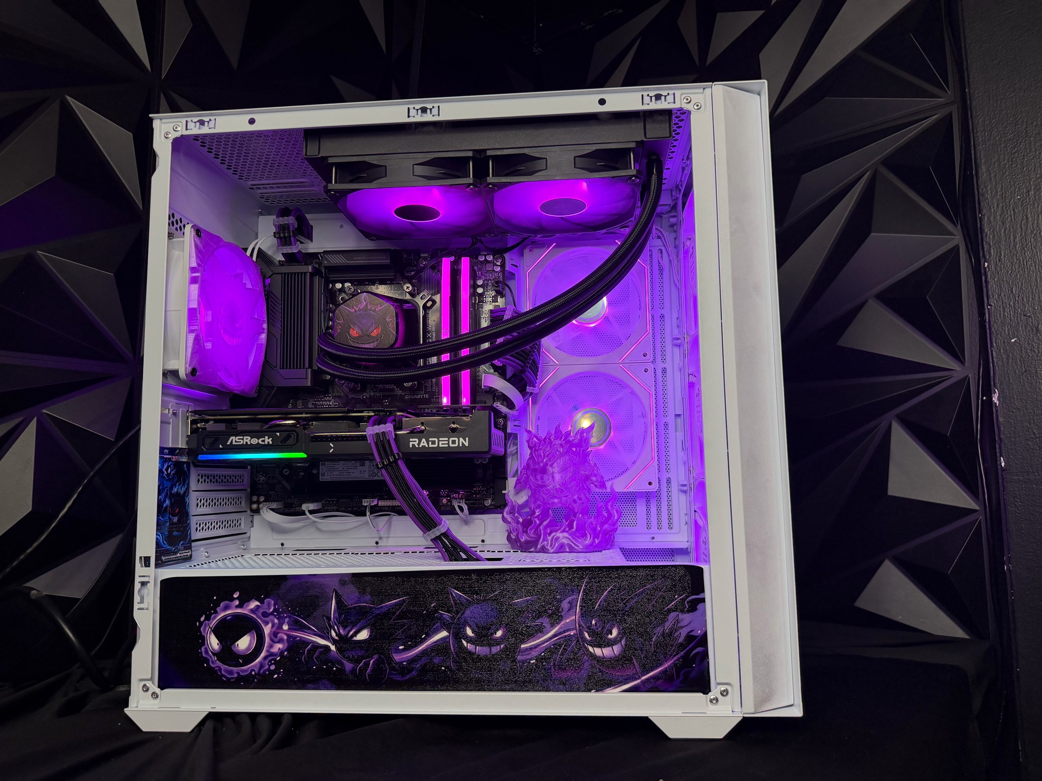 👻💜 GENG GANG 96 💜👻Ryzen 5 9600X| RX 9060XT 16GB| 32 GB DDR5| 1.25 TB NVMe| 650W PSU