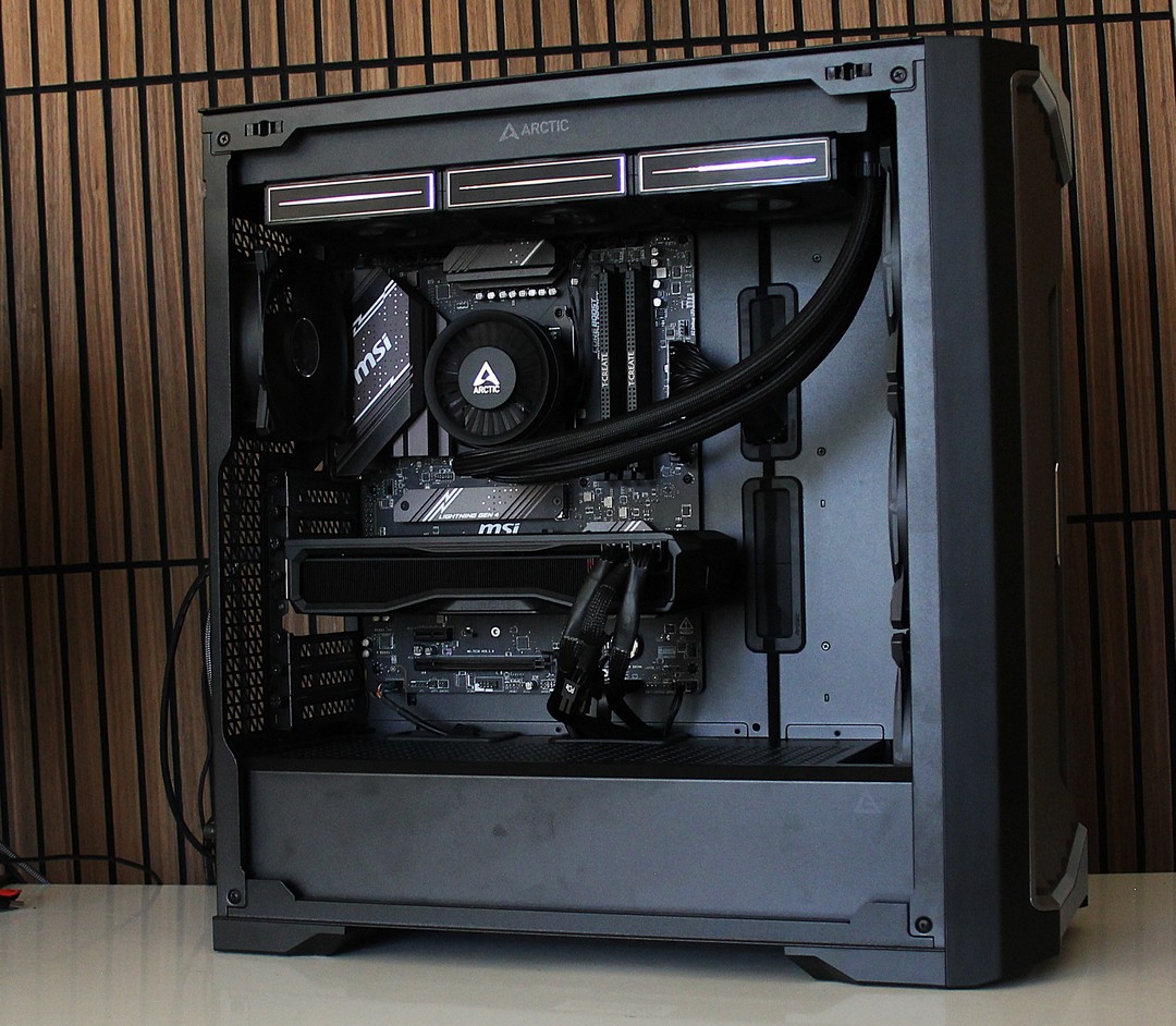 Stealth Machine V2 | 7800X3D | 7900XT 20GB | 32GB DDR5 | Arctic Cooling ...