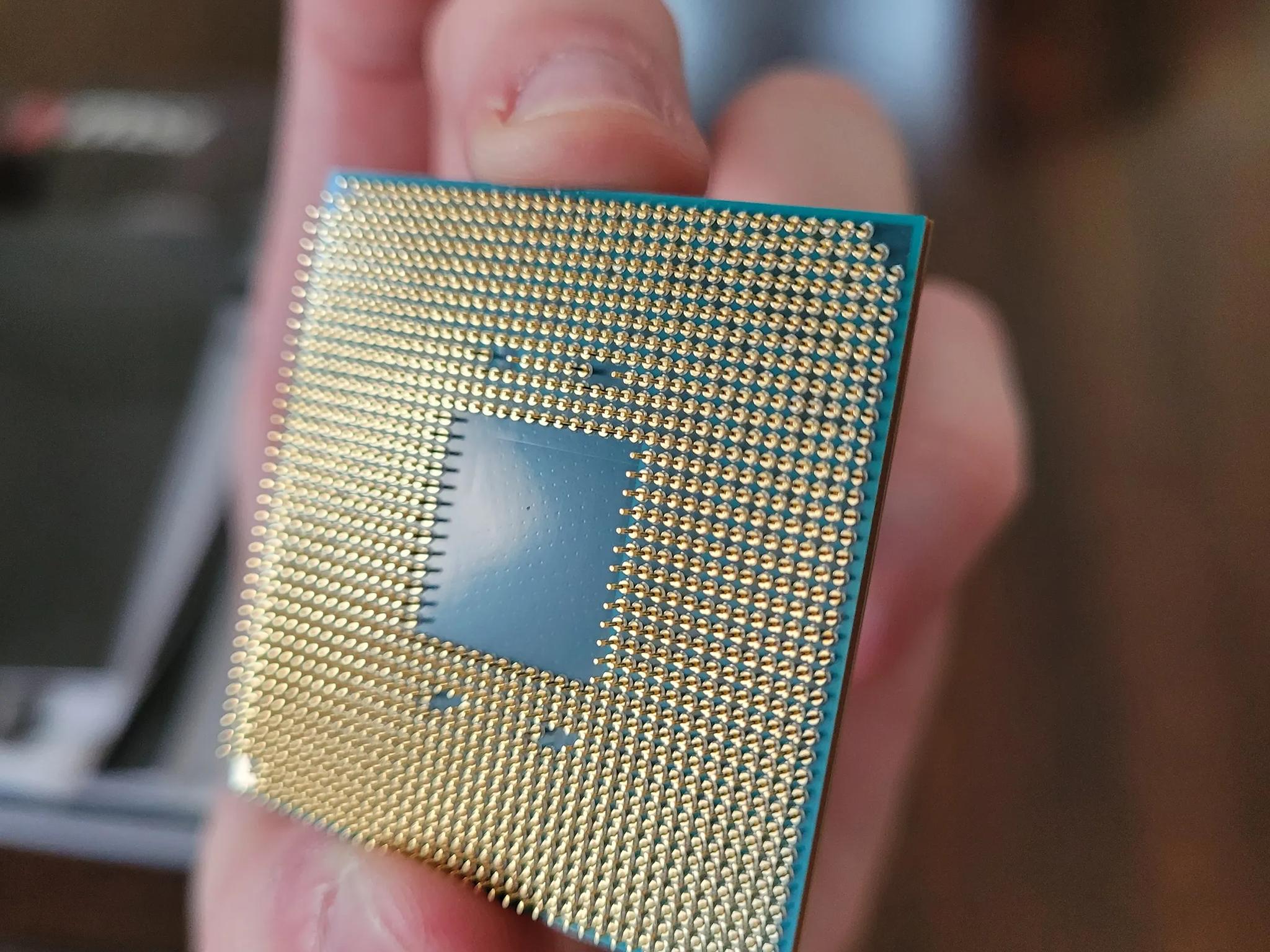 AMD Ryzen 7 2700 8-Core Processor (with Wraith Spire LED Cooler) NO OG BOX