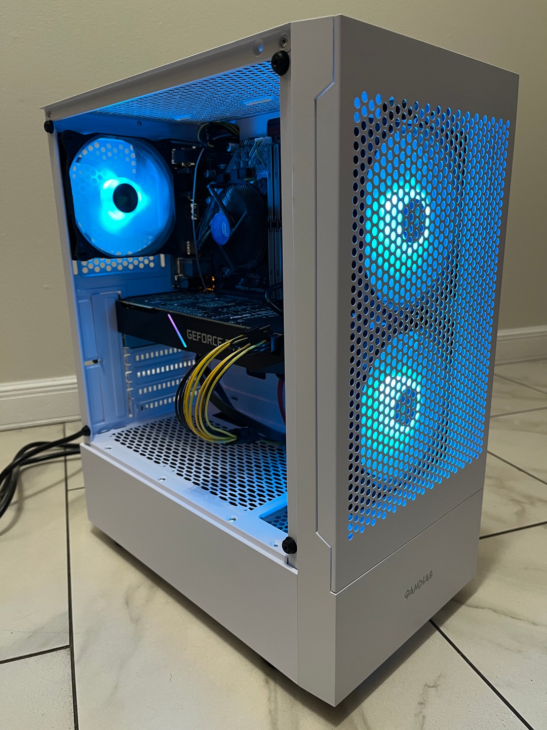 NVIDIA RTX 2070 Super, Intel i5-10400, 16GB RAM, 500 GB SSD, High