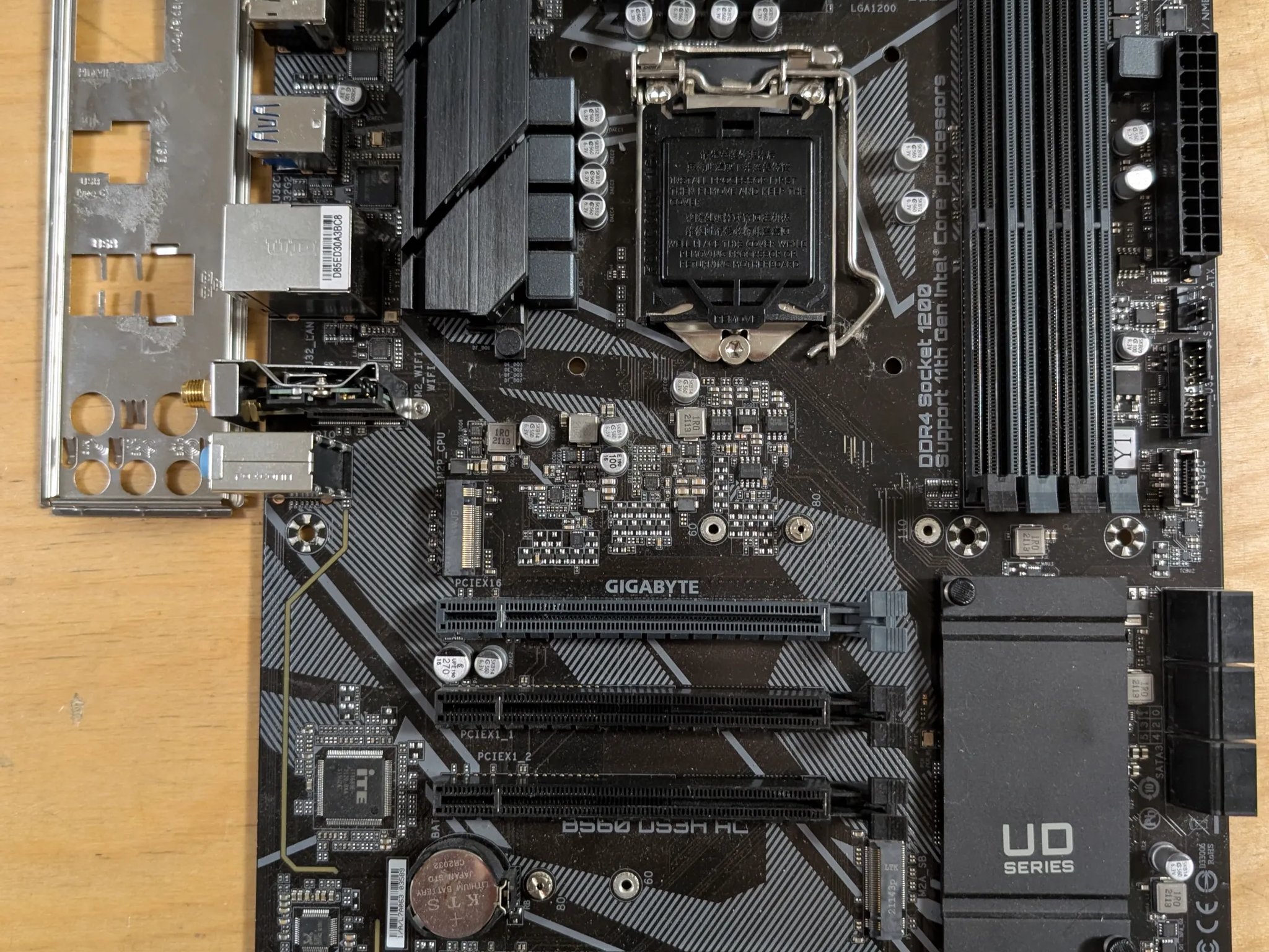 *READ* Gigabyte B560 AC ATX motherboard