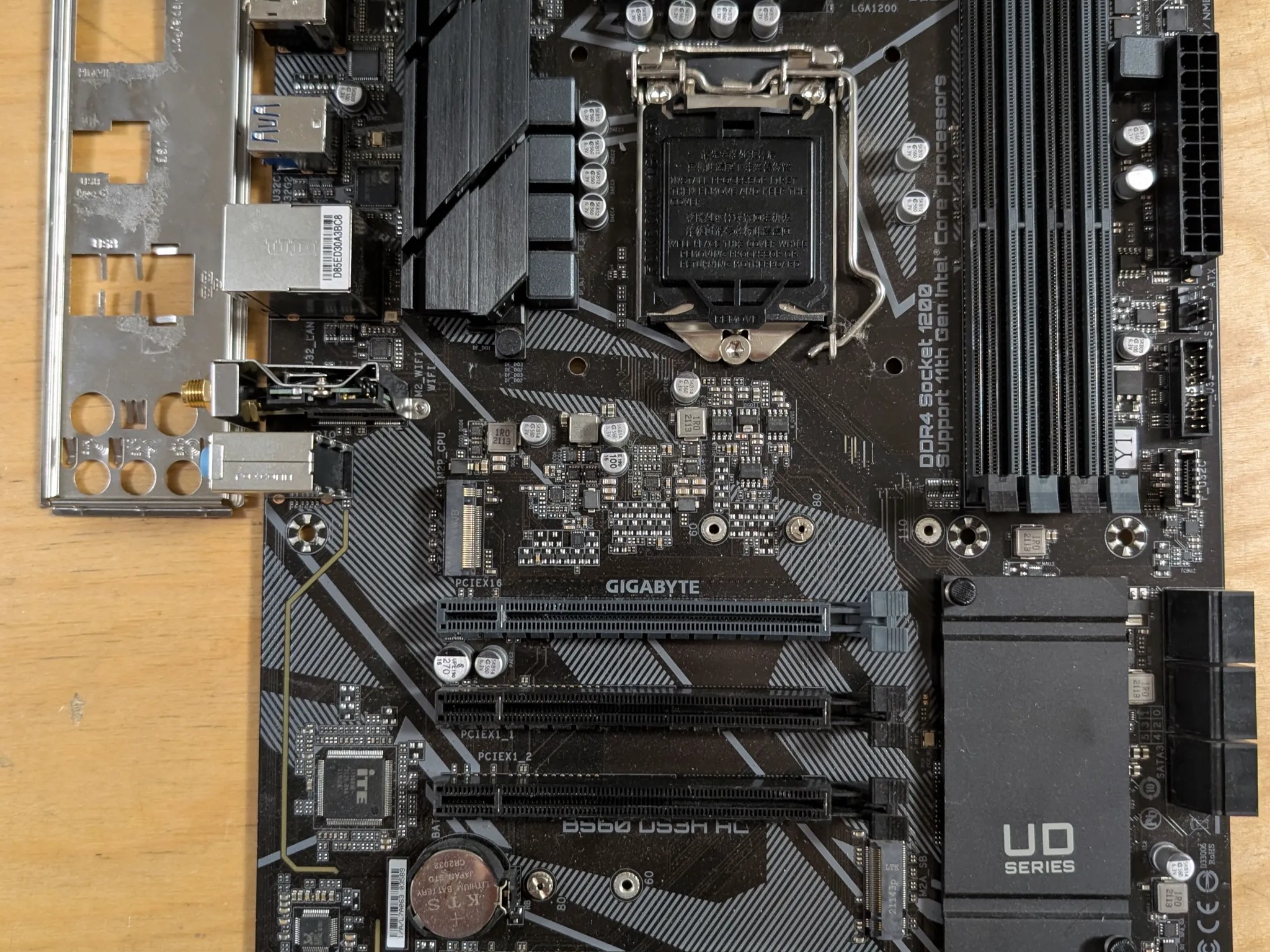 *READ* Gigabyte B560 AC ATX motherboard