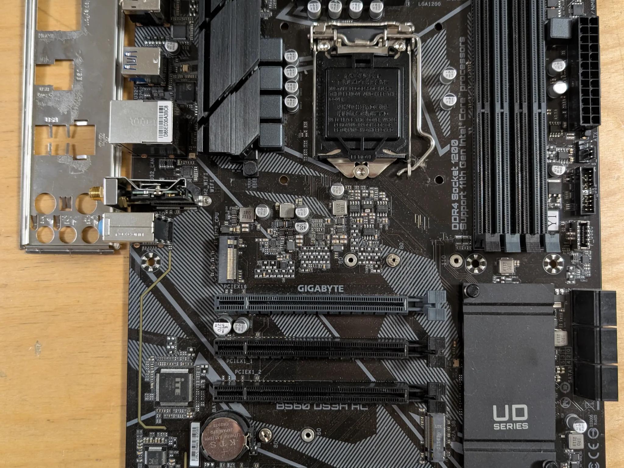 *READ* Gigabyte B560 AC ATX motherboard