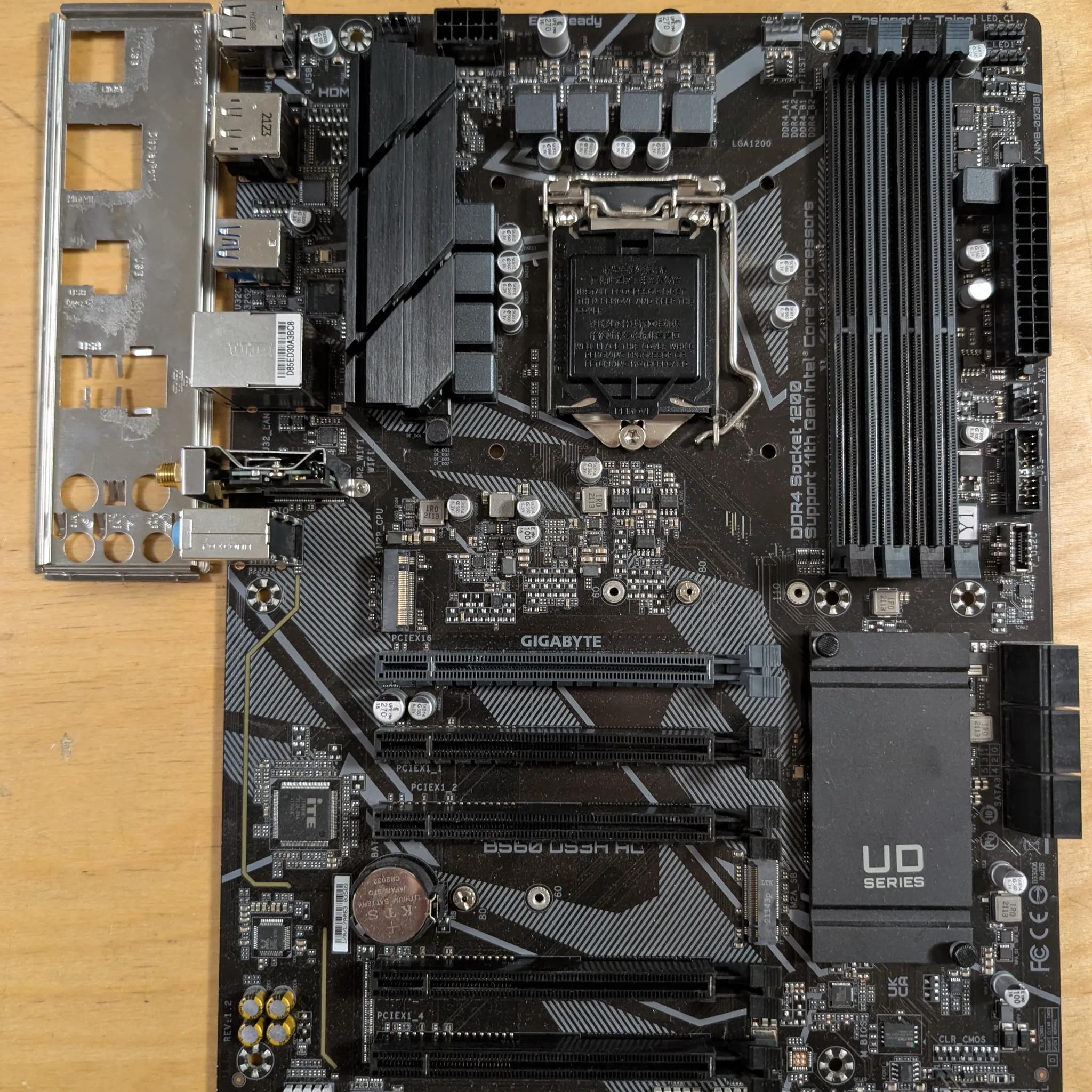 *READ* Gigabyte B560 AC ATX motherboard