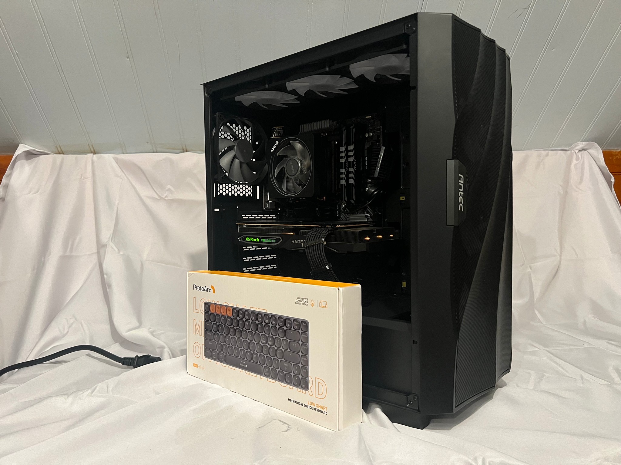 "The Dark Night" / Ryzen 7 3800XT, RX 6700XT, 1tb Gen4, 32gb ddr4 gaming pc with free keyboard