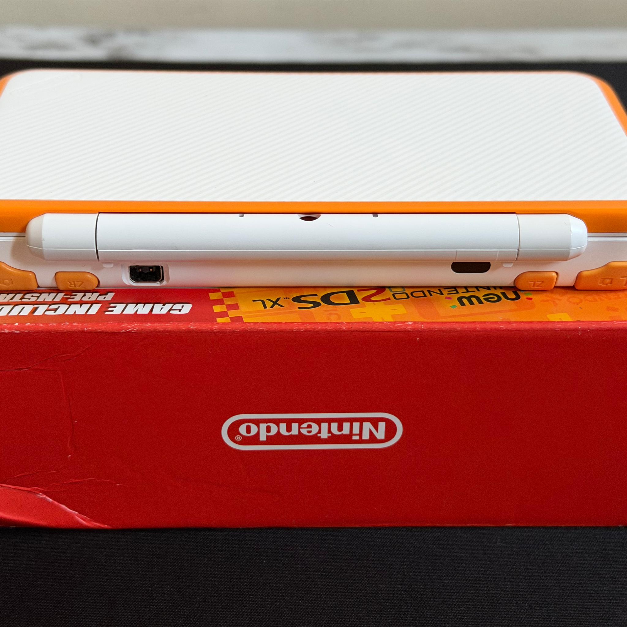 Nintendo 2DS XL – White/Orange ( Pristine Screens & Great Buttons!)