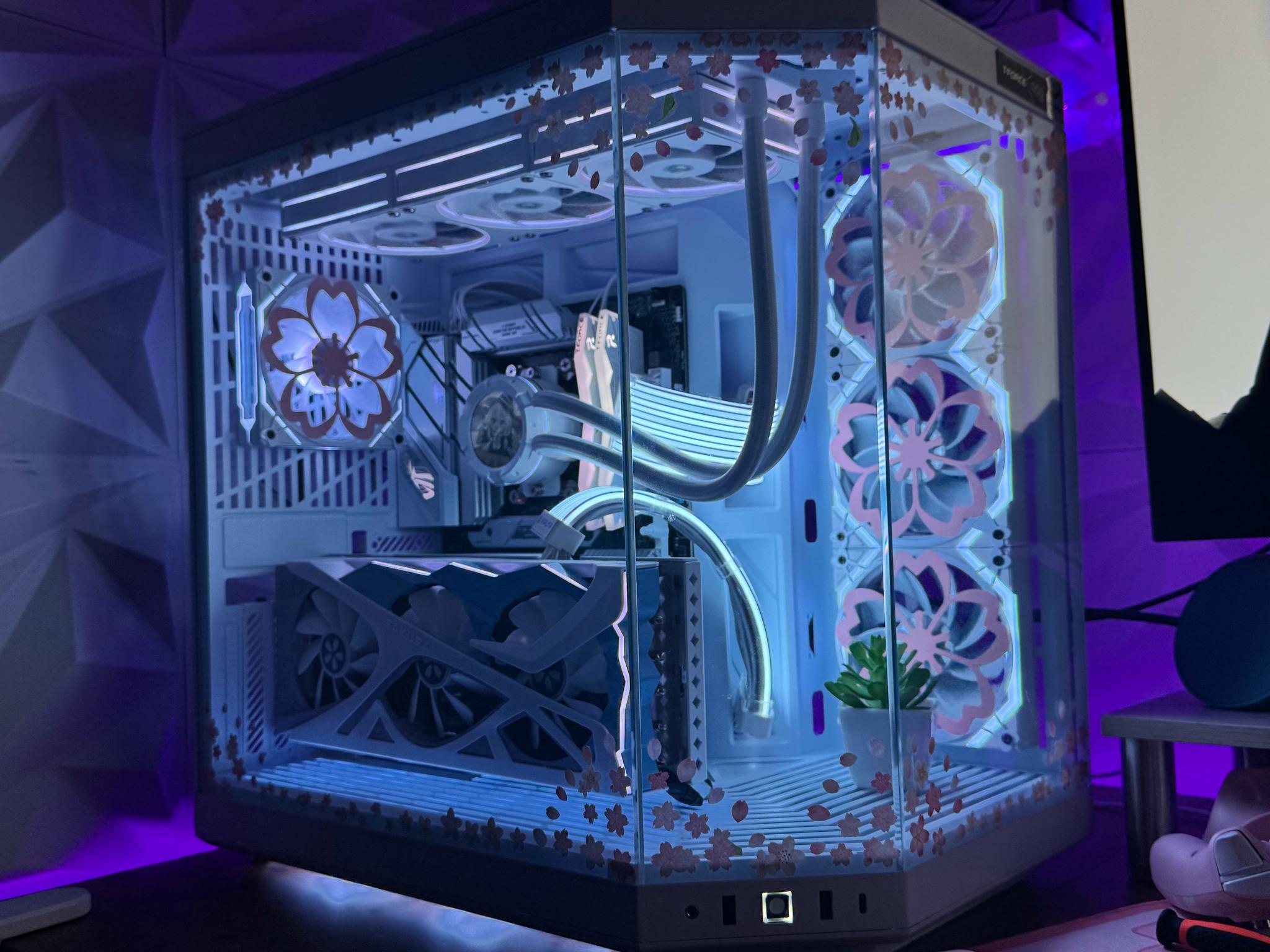 🌸Sakura‑Themed HYTE Y70 Snow White Build – RX 7800 XT, LCD AIO, 32GB DDR5🌸