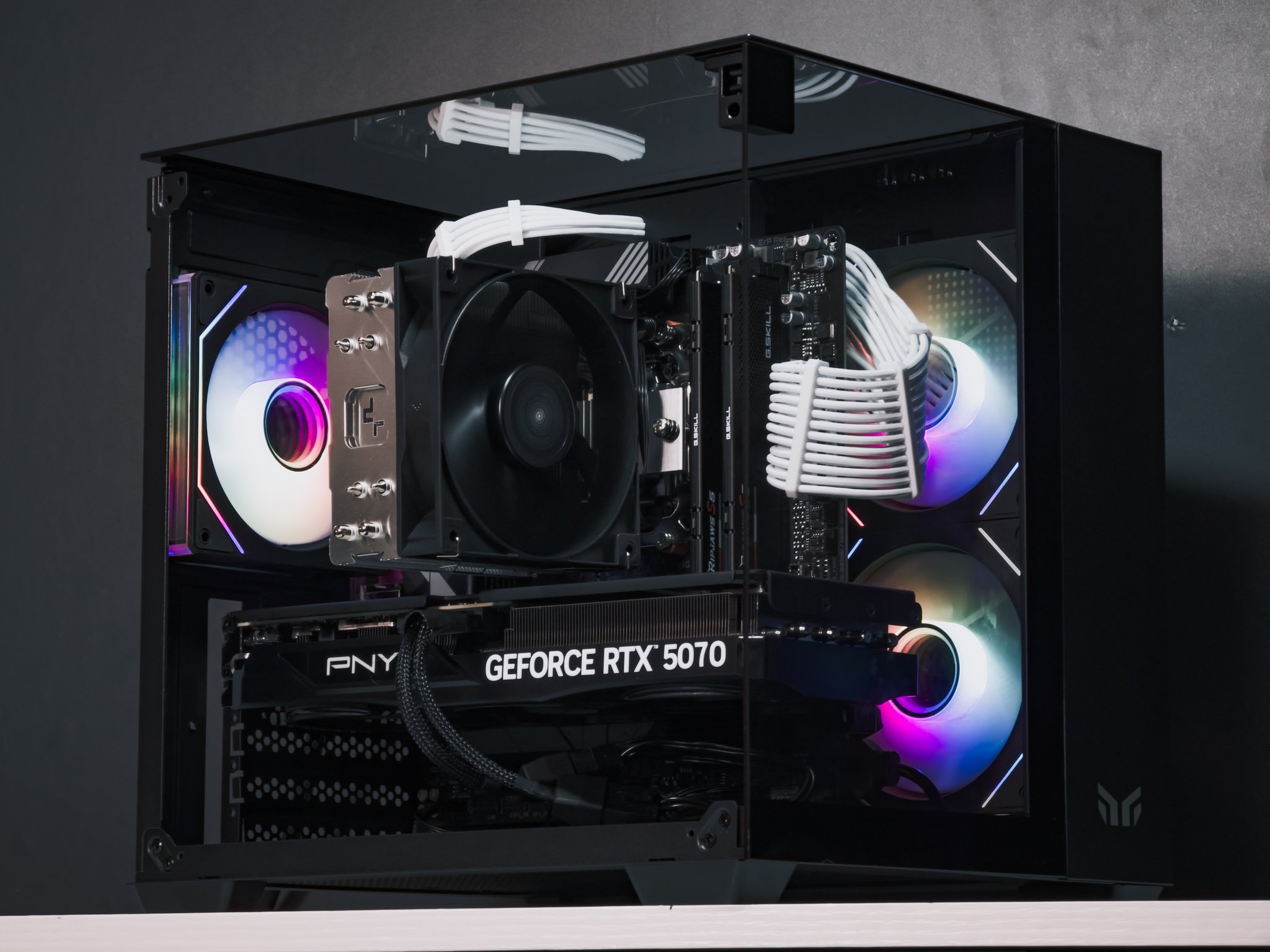 Stylish High-End Gaming PC – Ryzen 9 7950X | RTX 5070 | 64GB DDR5 | RGB Fishtank Case