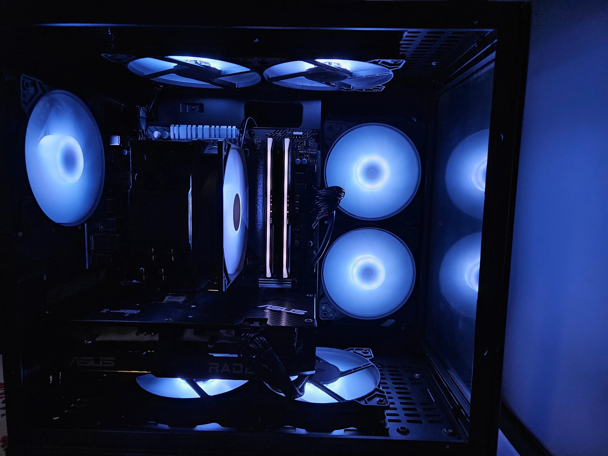 Dark Side Gaming RIG Ryzen 5 / 16GB / 1TB SSD / RX 7600